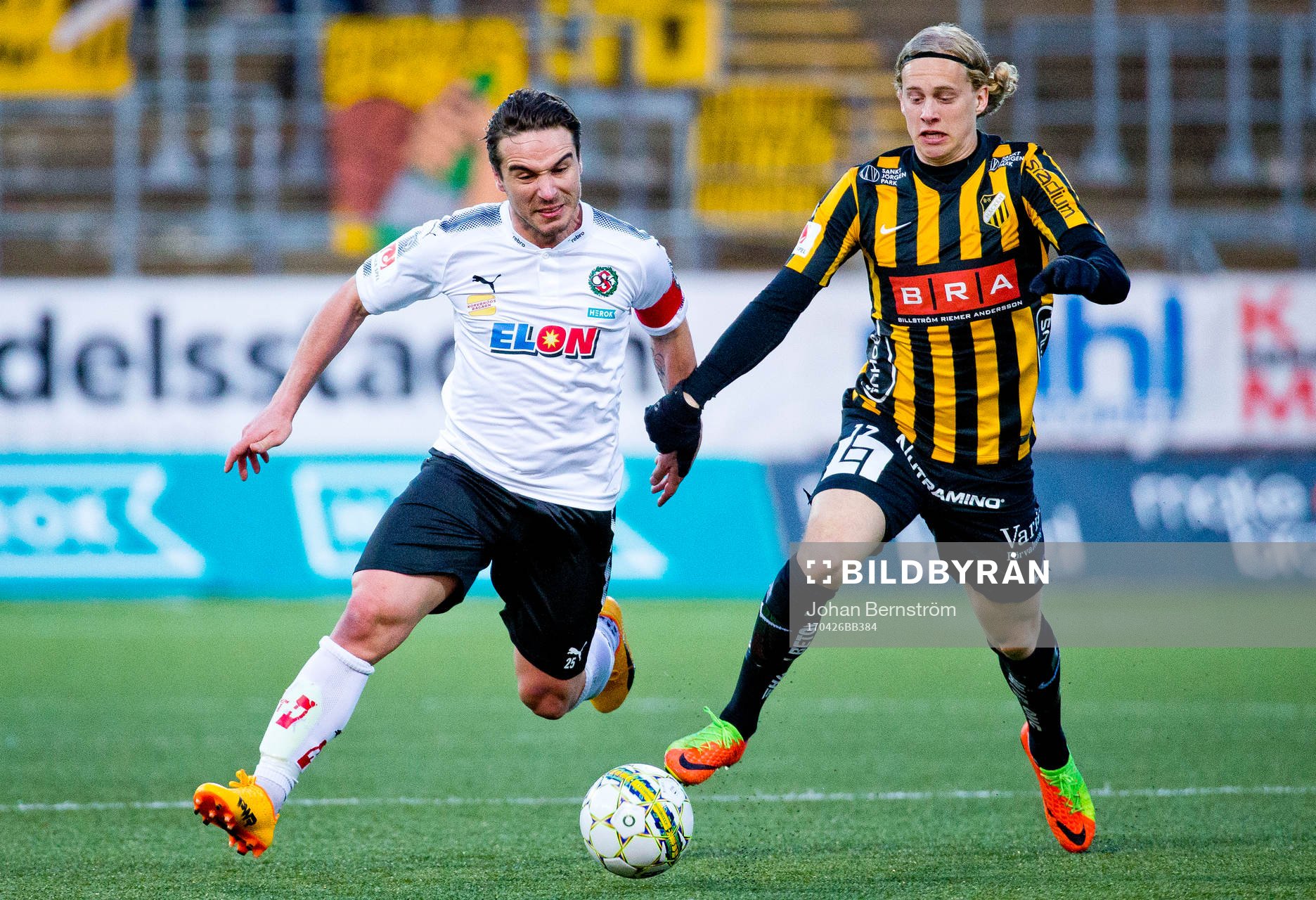 Örebros Nordin Gerzic och Häckens Gustav Berggren