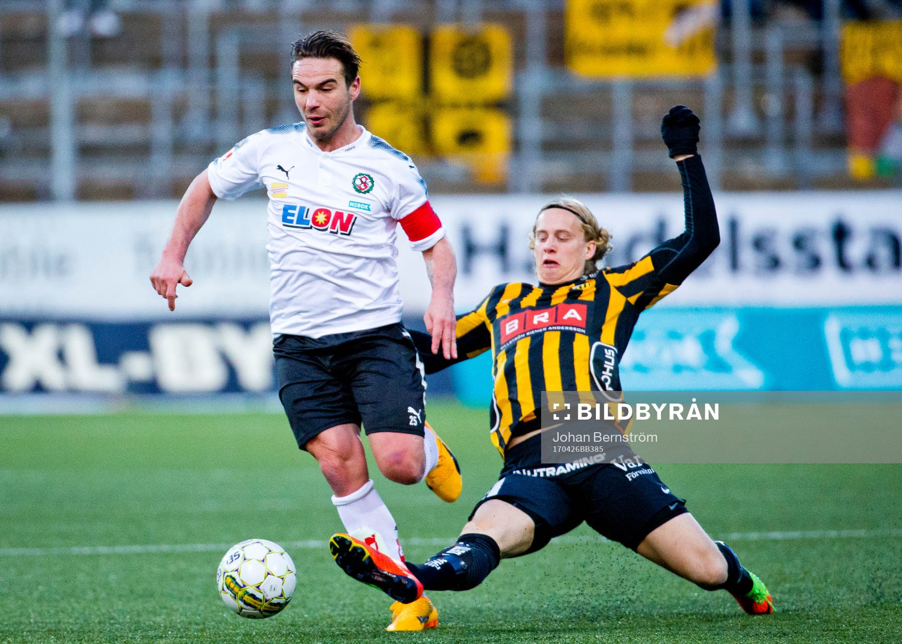 Örebros Nordin Gerzic och Häckens Gustav Berggren