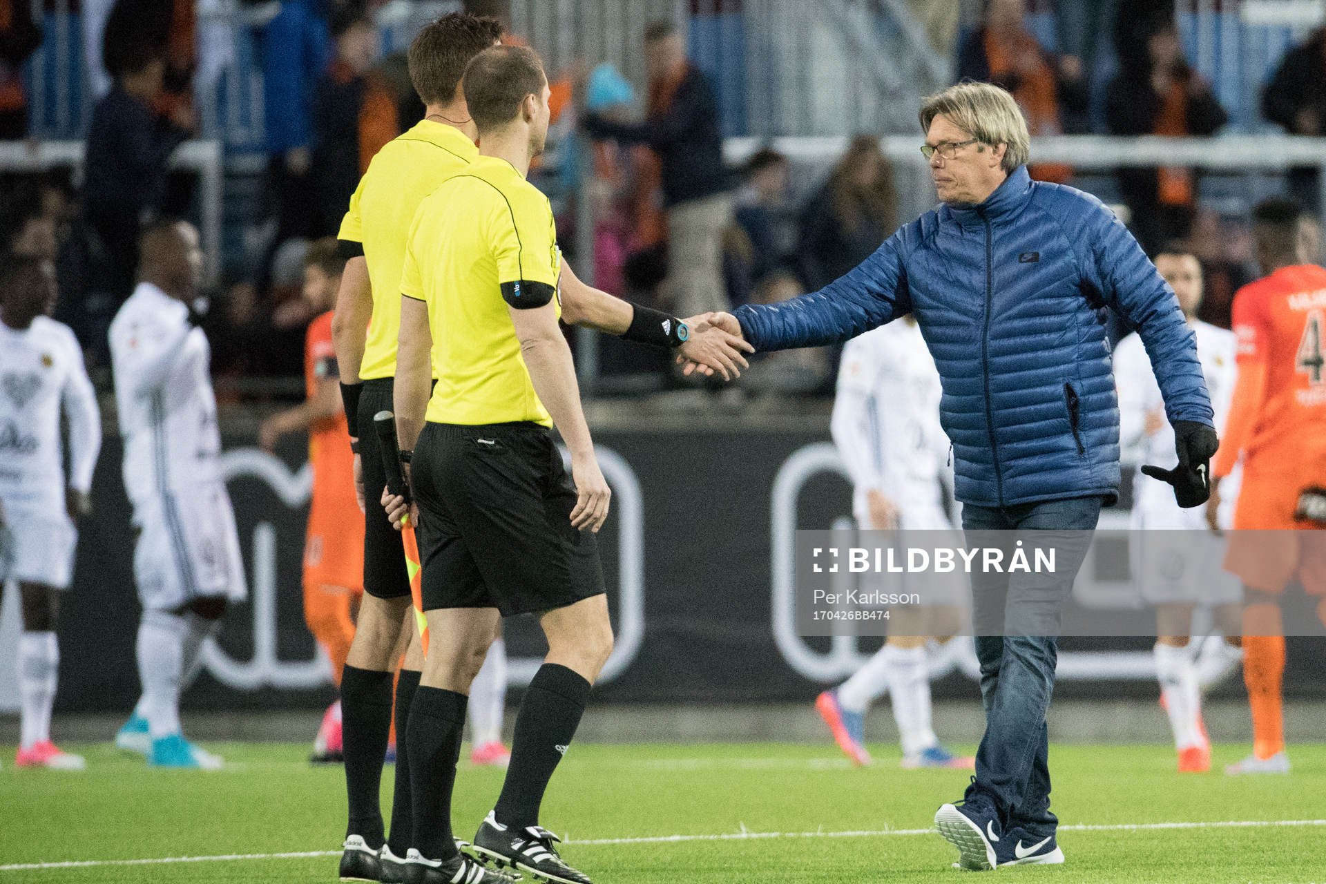 AFC Eskilstunas tränare Pelle Olsson tackar domarna