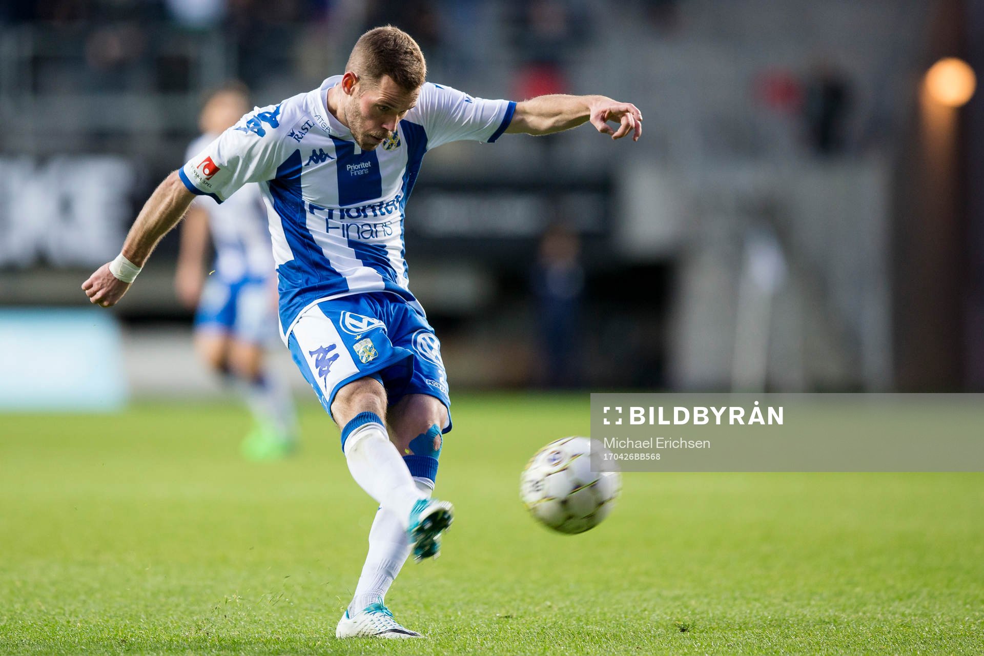 IFK Göteborgs Emil Salomonsson skjuter ett skott