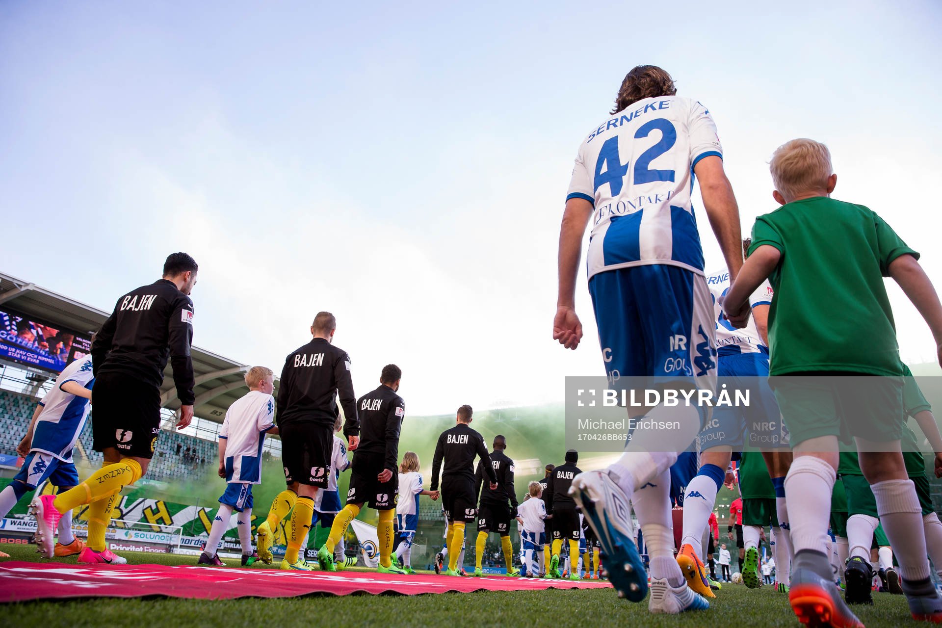 IFK Göteborgs Mikkel Diskerud på väg ut till