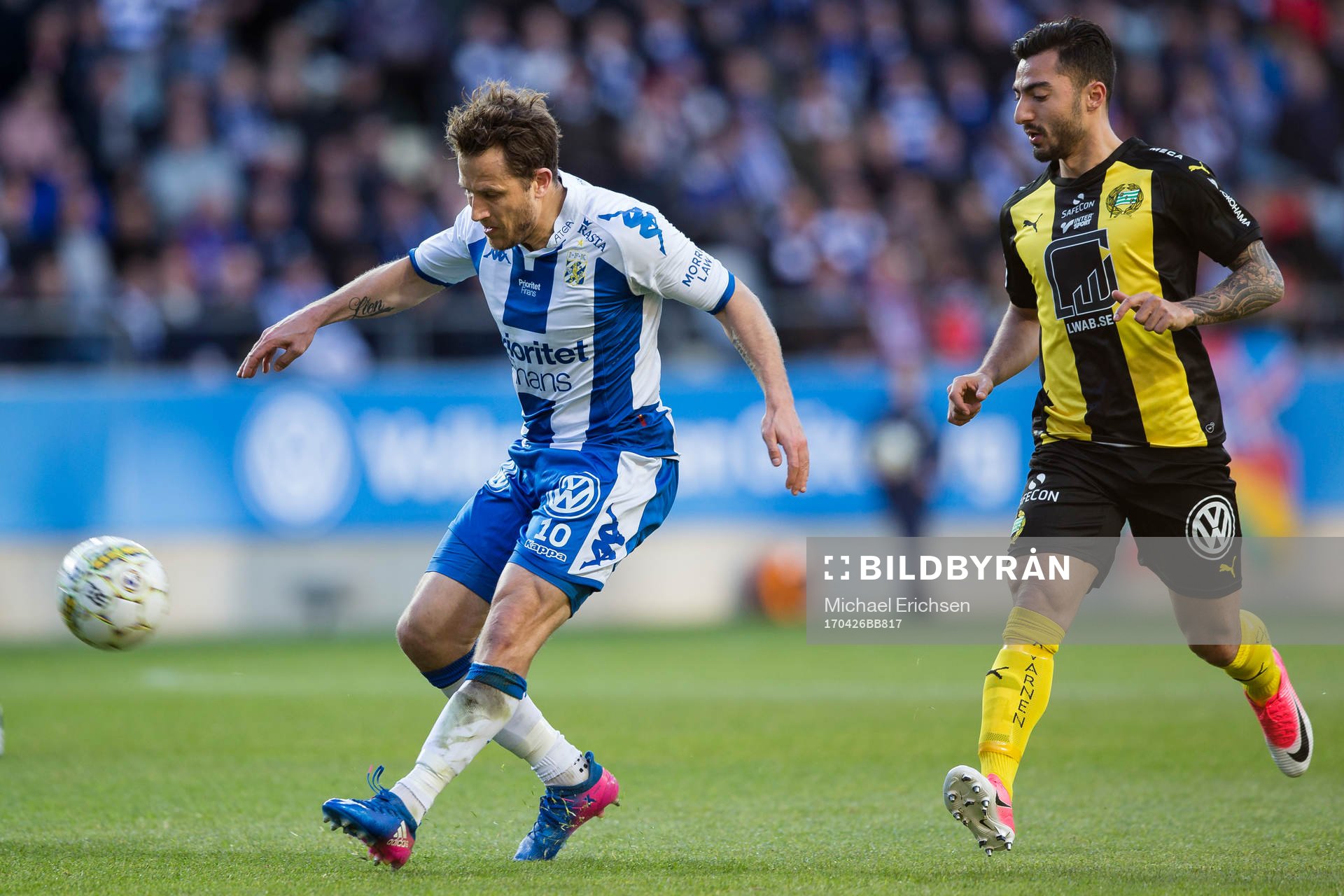 IFK Göteborgs Tobias Hysen före Hammarbys Jiloan Hamad