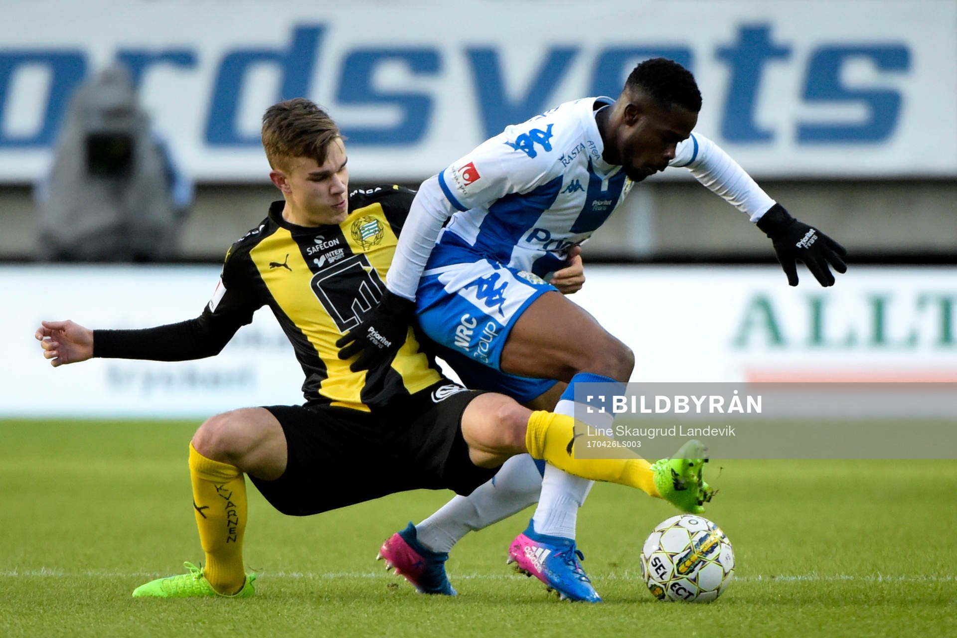 IFK Göteborgs Abdul Razak och Hammarbys Dusan Jajic