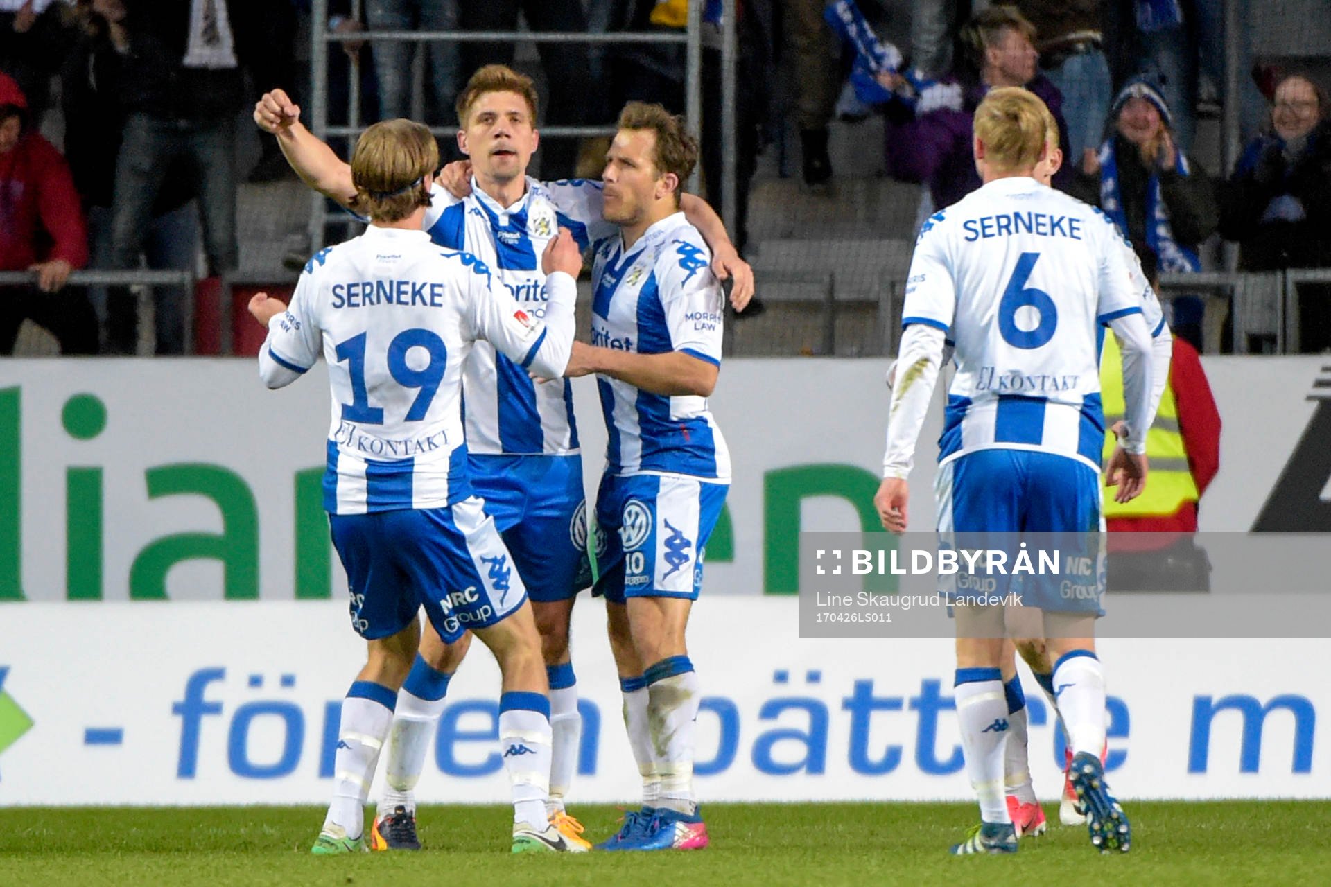 IFK Göteborgs Mikael Boman jublar med lagkamrater
