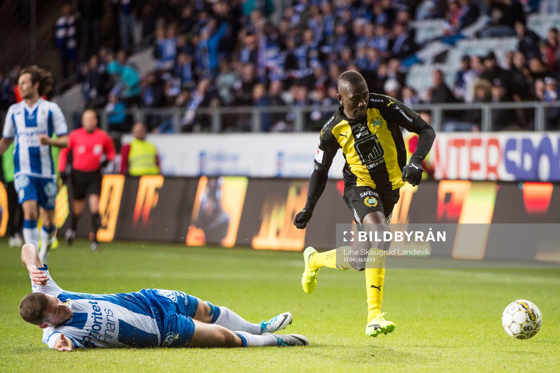 IFK Göteborgs Emil Salomonsson och Hammarbys Pa Amat Dibba