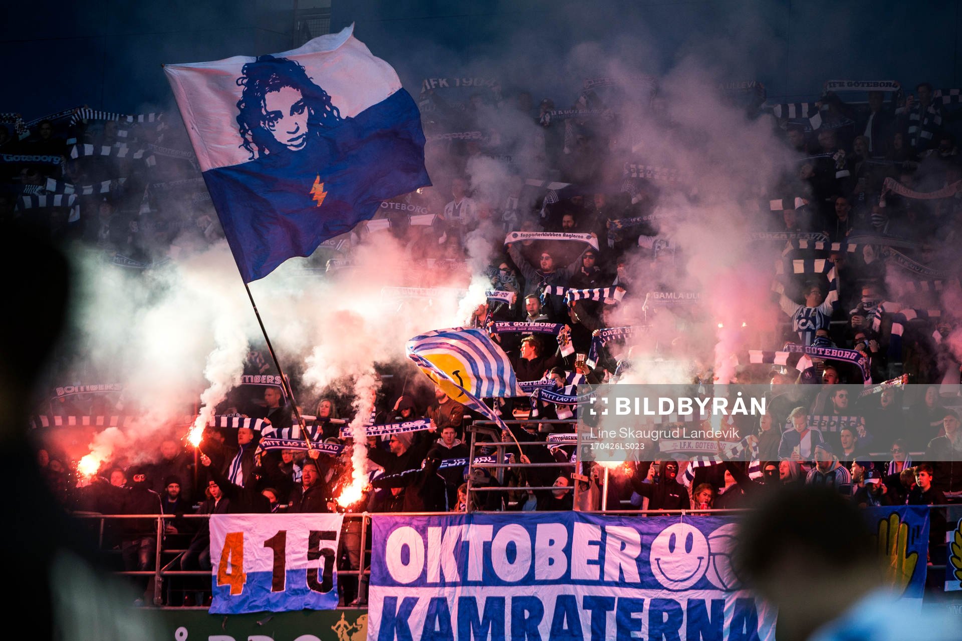 IFK Göteborgs supportrar tänder bengaler