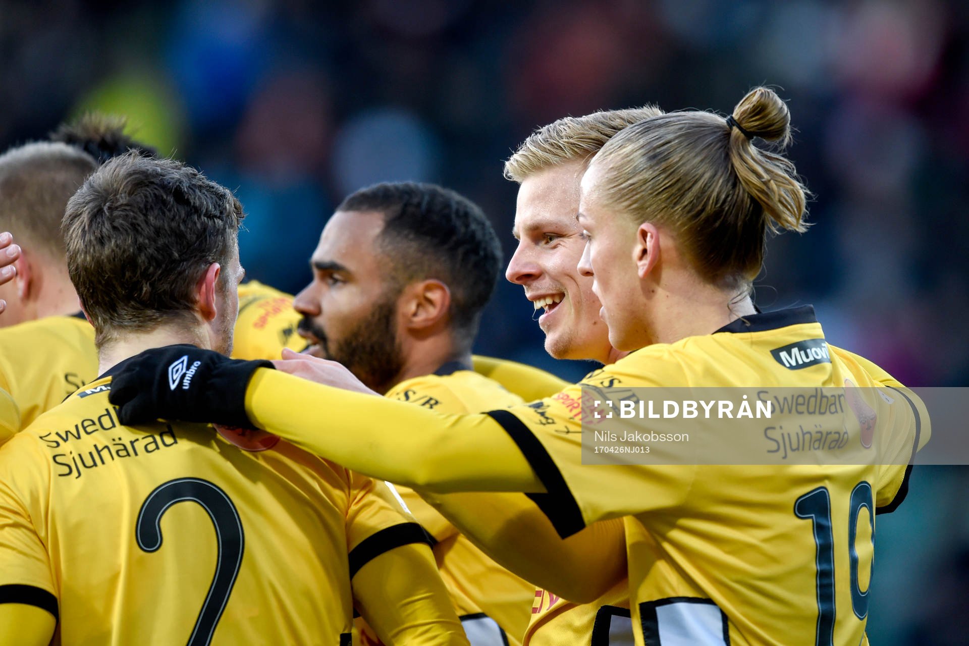 Elfsborgs Per Frick jublar med lagkamrater