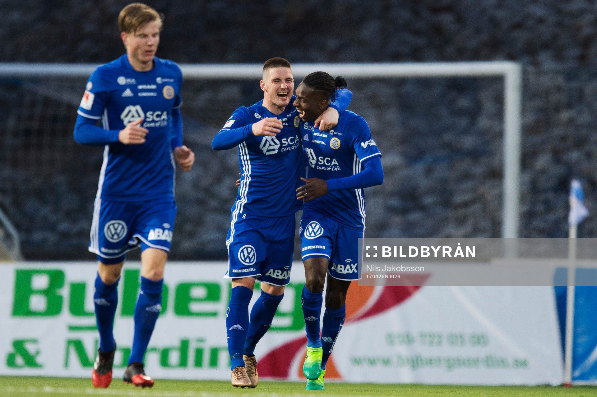 Sundsvalls Kristinn Freyr Sigurdsson och Peter Wilson jublar