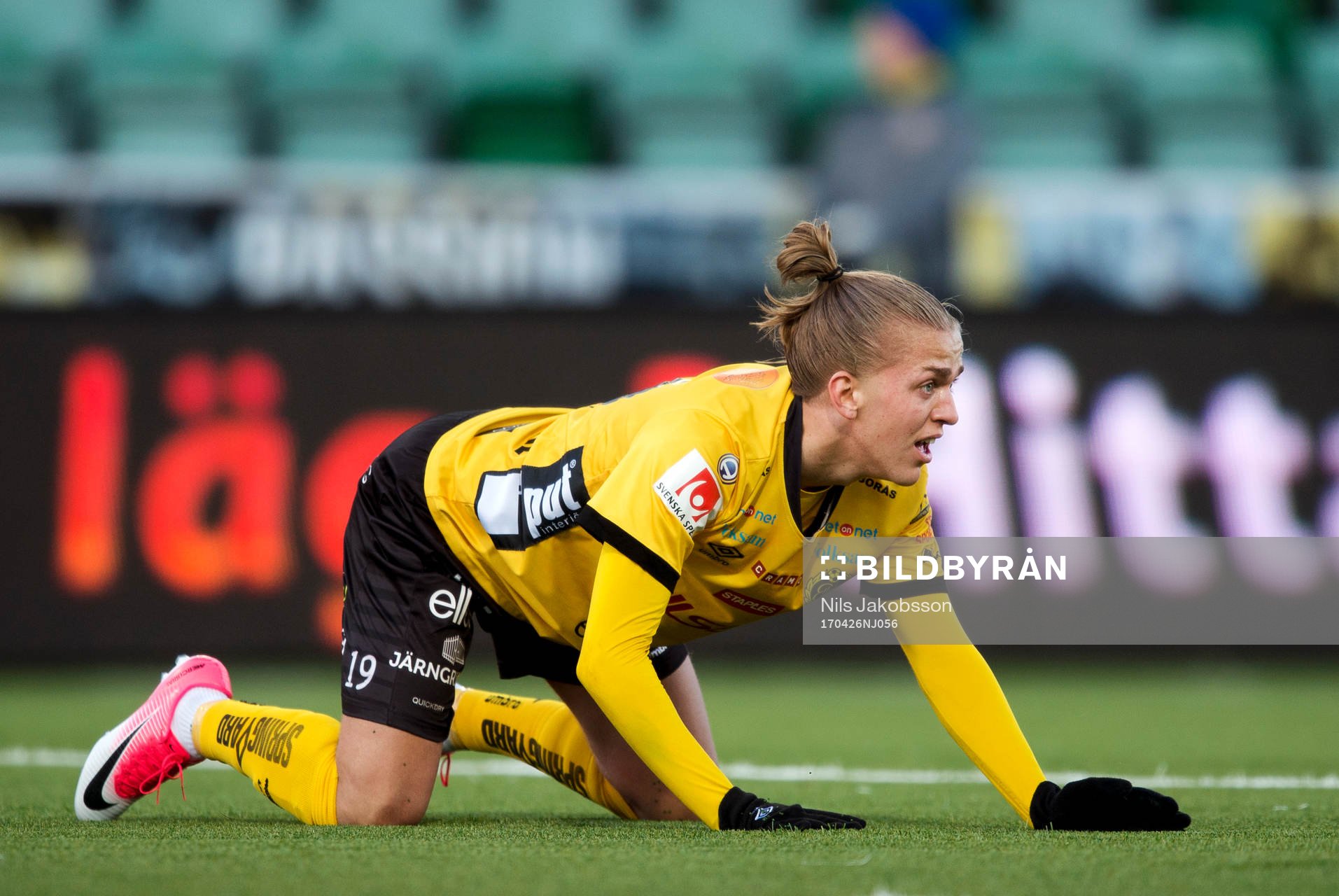 Elfsborgs Jesper Karlsson blir nedriven när han kommer fri