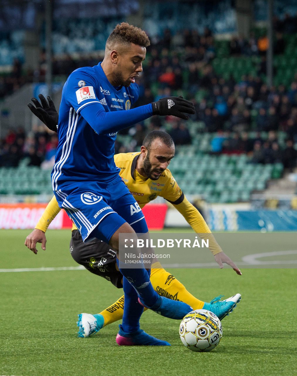 Sundsvalls Noah Sonko Sundberg och Elfsborgs Issam Jebali