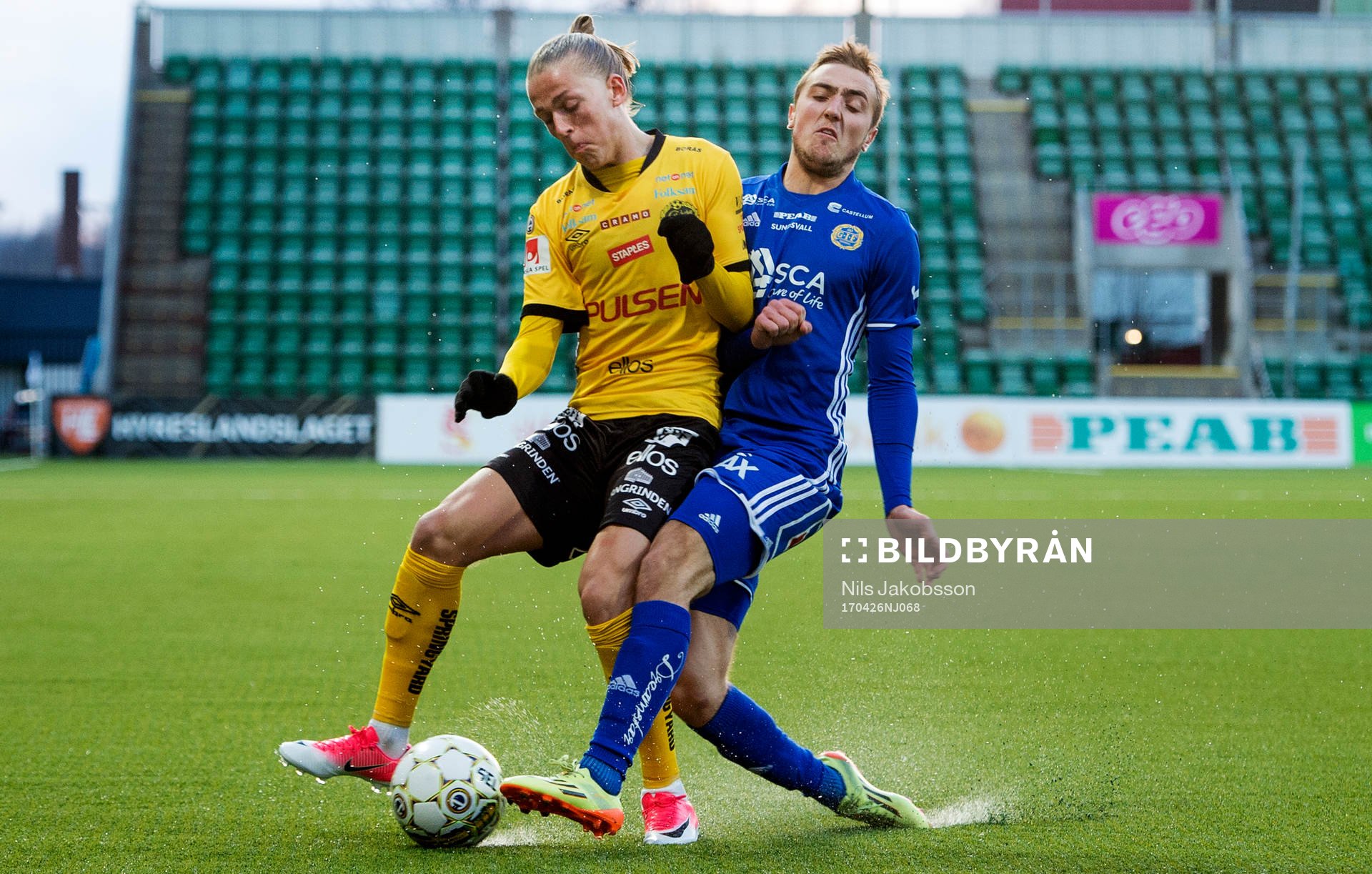 Elfsborgs Jesper Karlsson och Sundsvalls Dennis Olsson