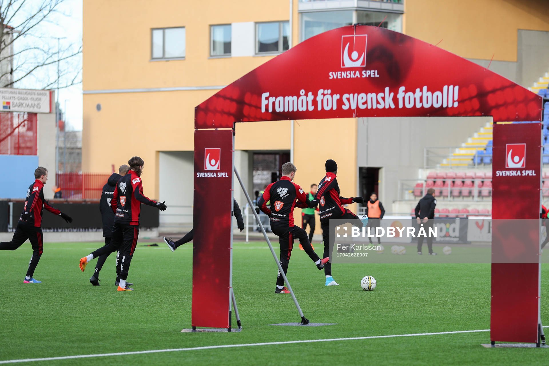 Östersund värmer upp innan fotbollsmatchen i Allsvenskan