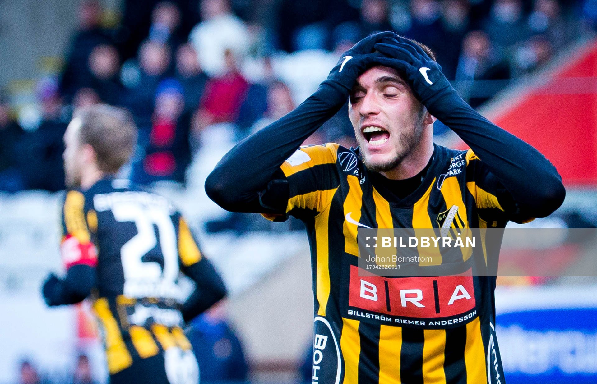 Häckens Egzon Binaku deppar