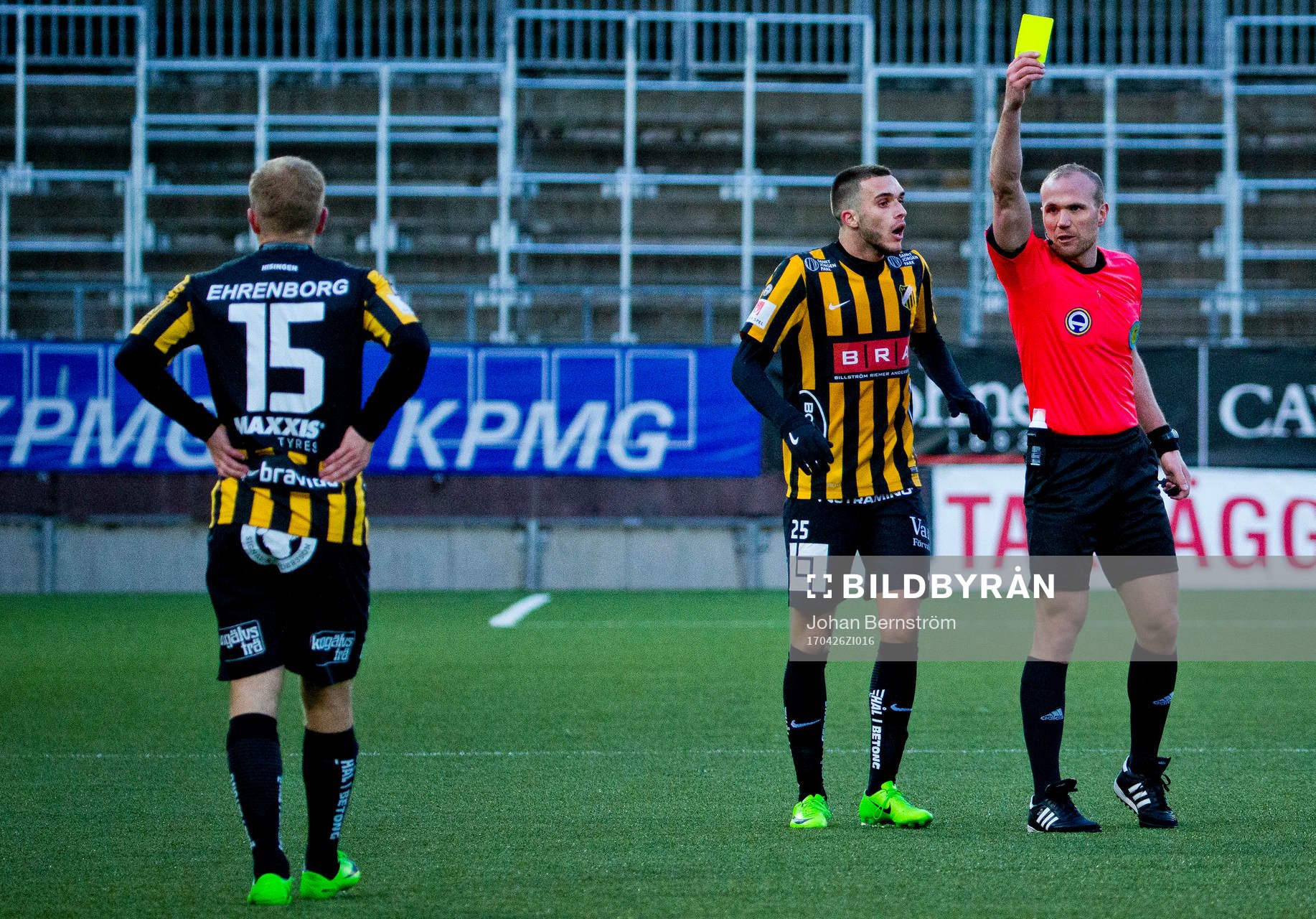 Häckens Kari Arkivuo får gult kort
