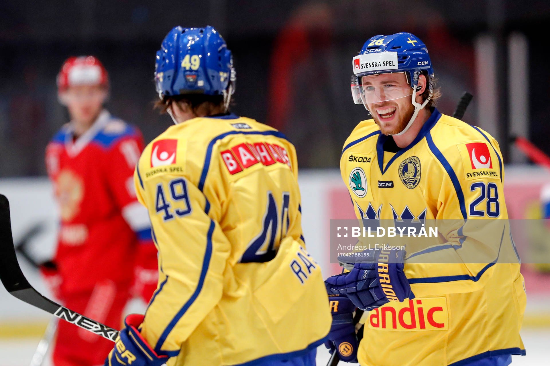 Sveriges Victor Rask och Elias Lindholm jublar