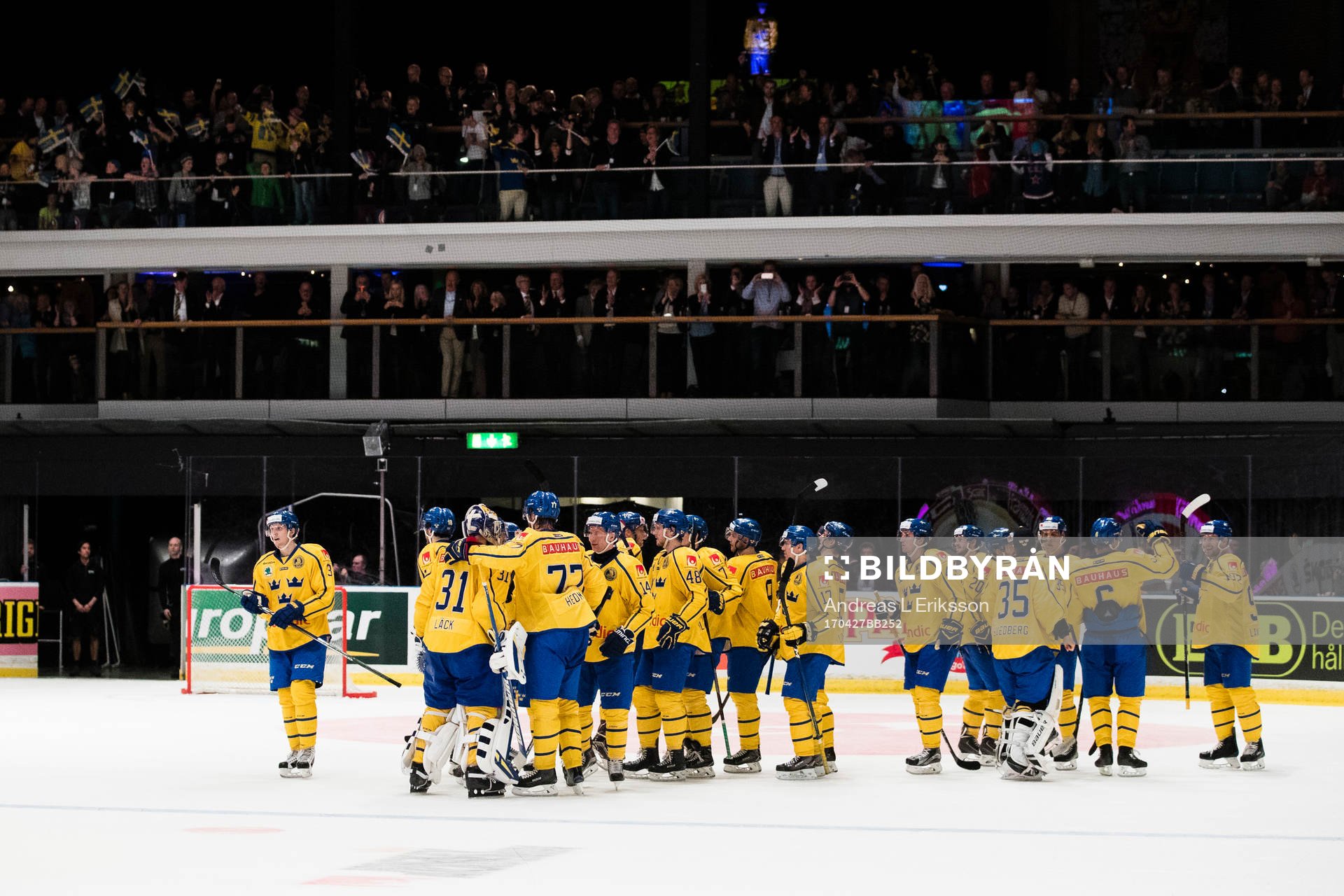 Sveriges spelare jublar