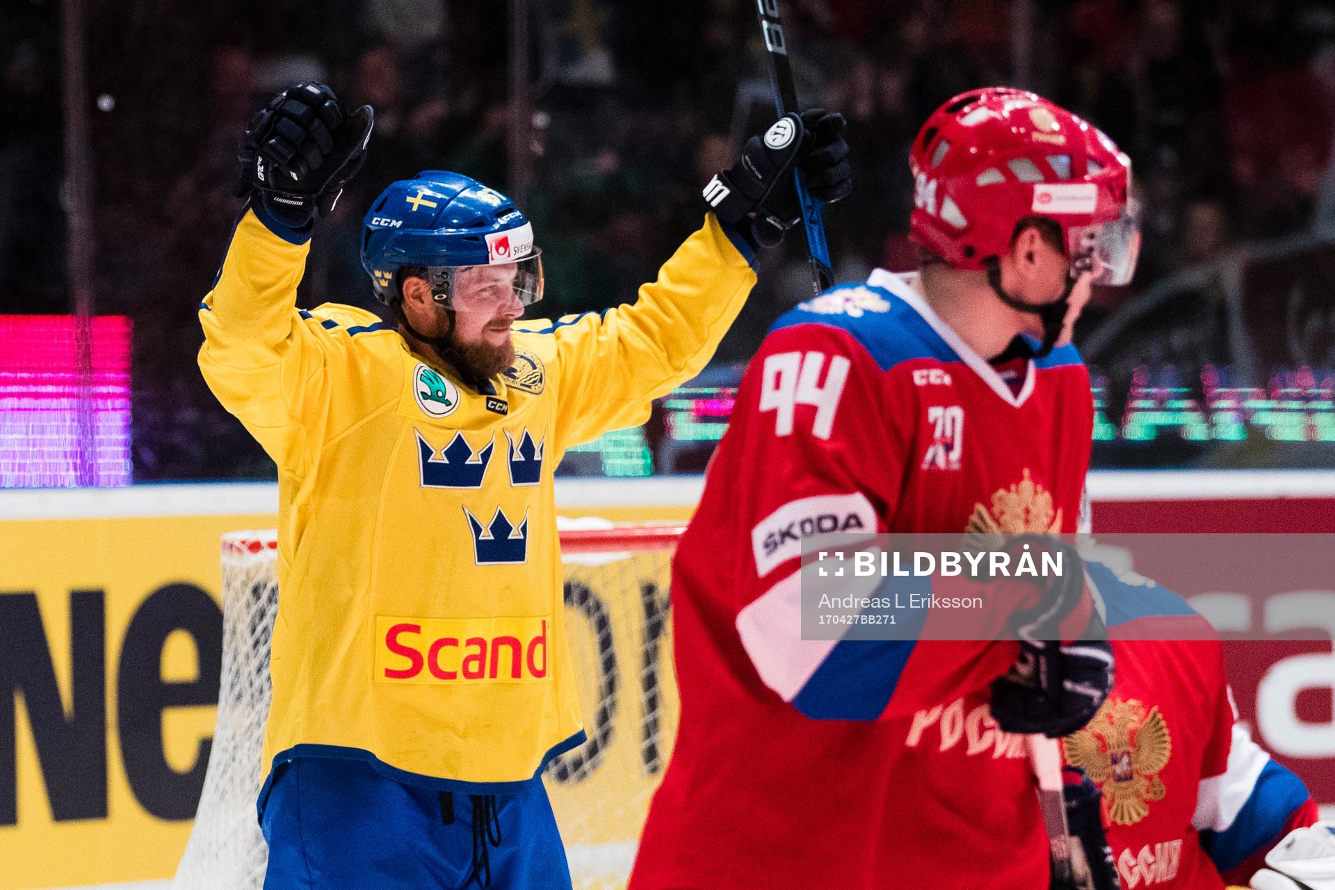 Sveriges Linus Omark jublar