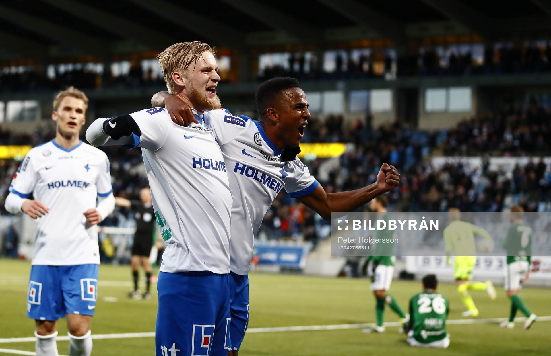 Norrköpings Kalle Holmberg jublar och Niclas Eliasson