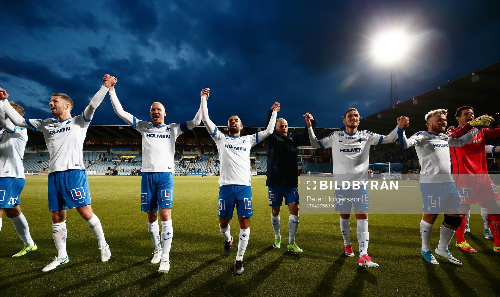 Norrköpings spelare jublar under fotbollsmatchen i Allsvenskan mellan Norrköping och Jönköping den 27 april 2017 i Norrköping.