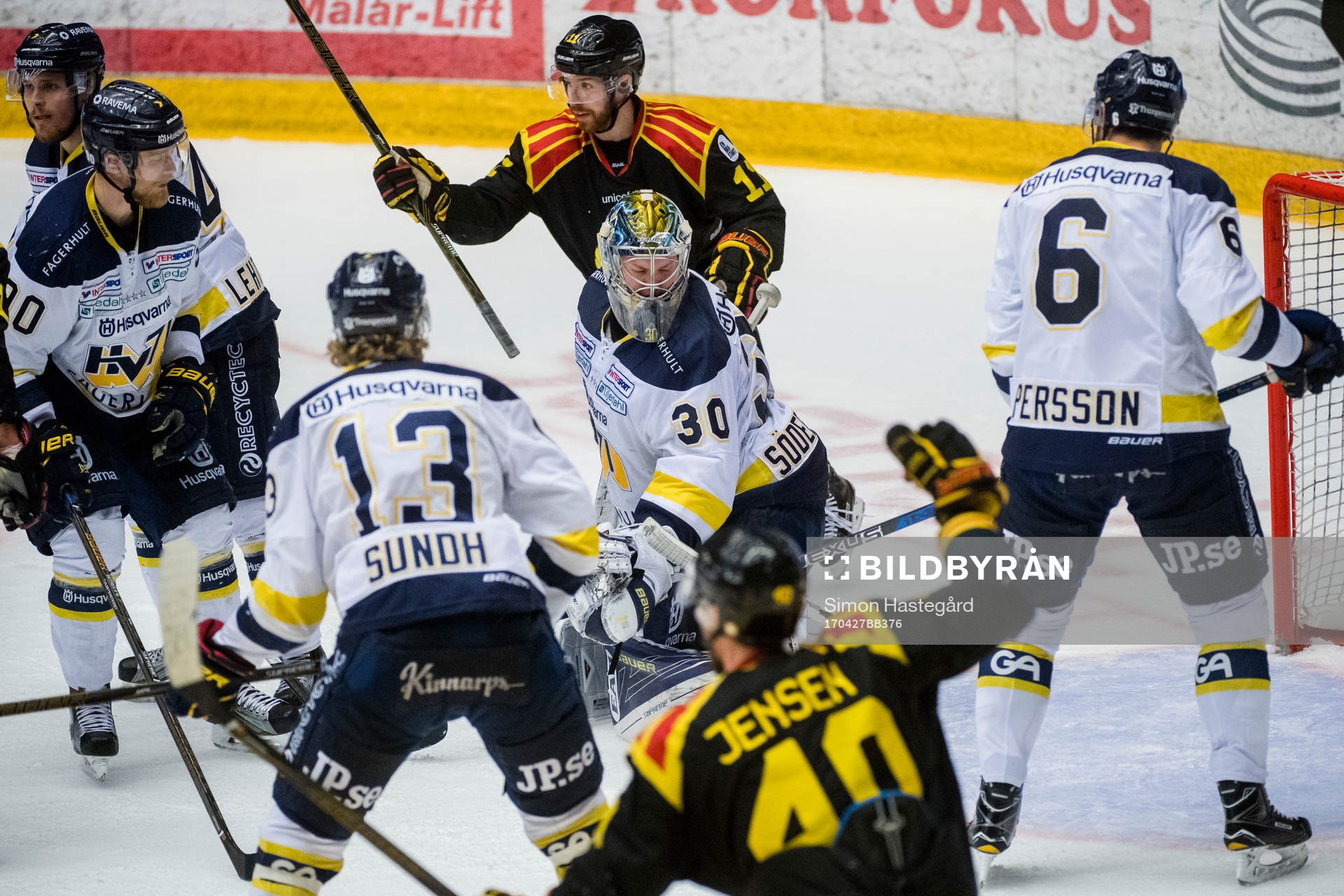 s målvakt Linus Söderström deppar