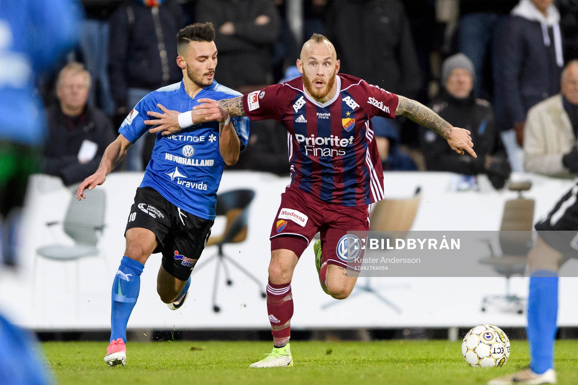 Halmstads Sead Haksabanovic och Djurgårdens Magnus Eriksson
