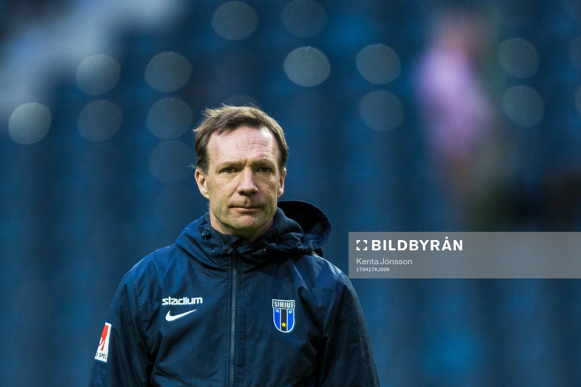 Sirius tränare Kim Bergstrand innan fotbollsmatchen i