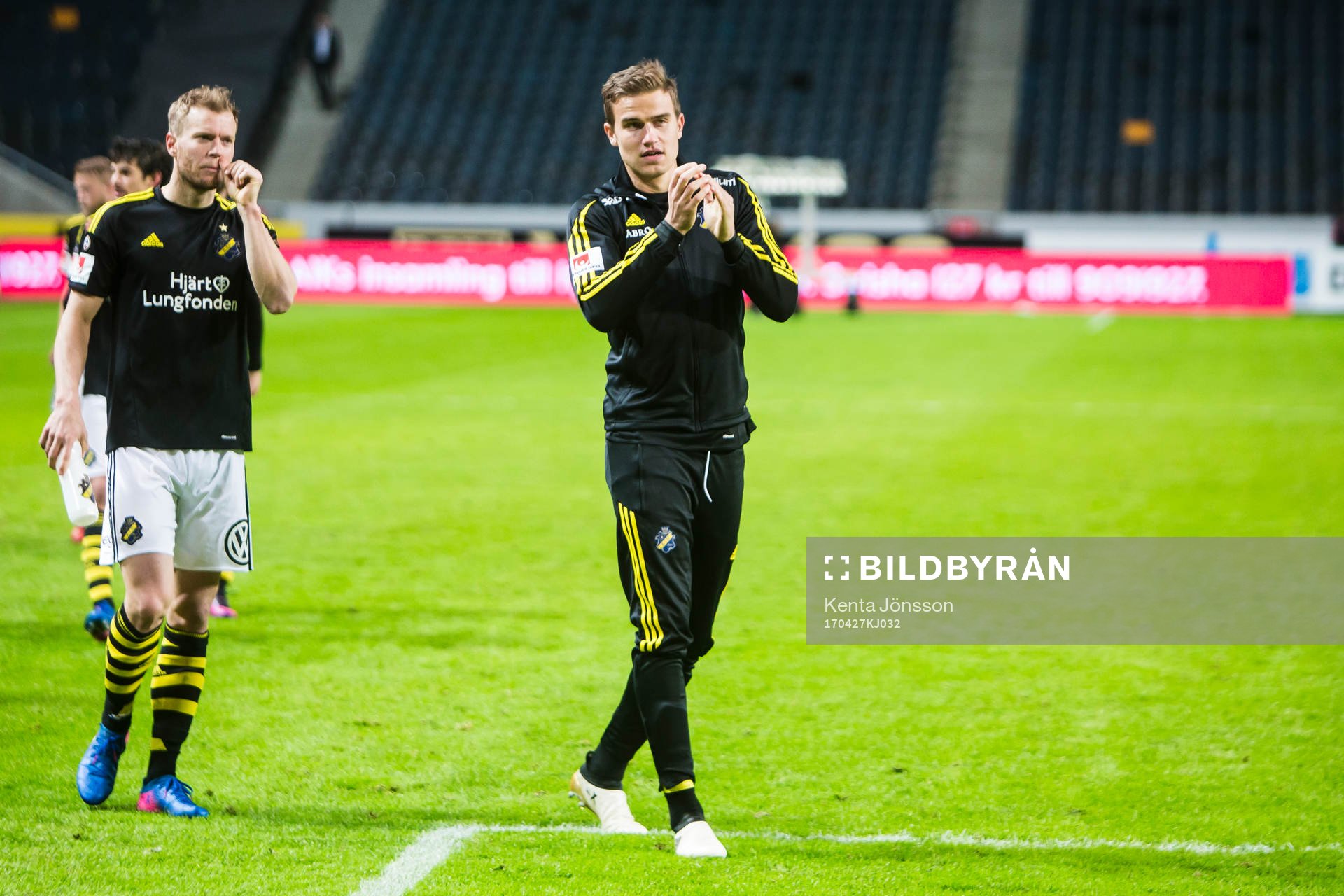 AIK:s Eero Markkanen jublar efter fotbollsmatchen i Allsvenskan mellan AIK och Sirius den 27 April 2017 i Solna. 