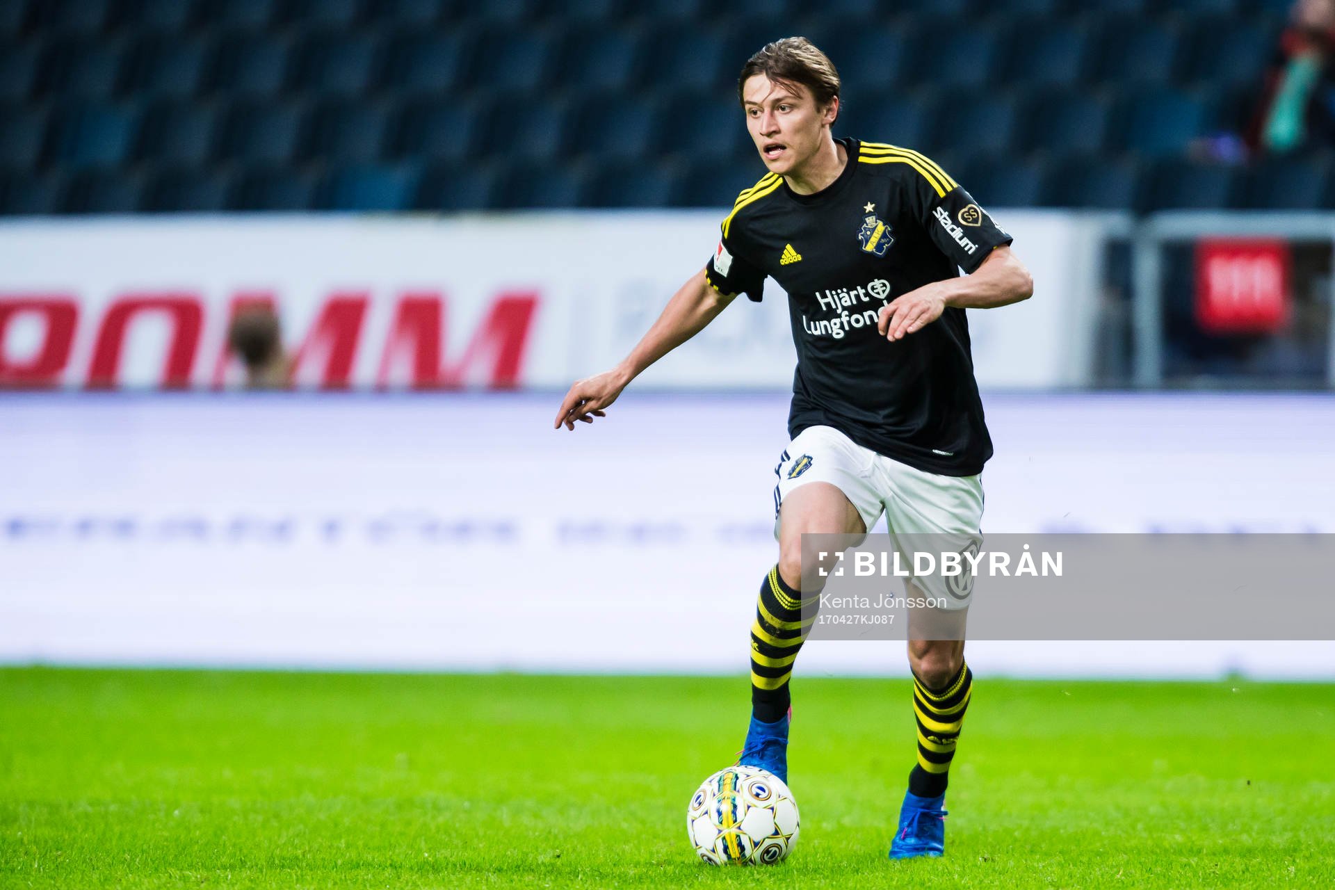 s Simon Thern i aktion