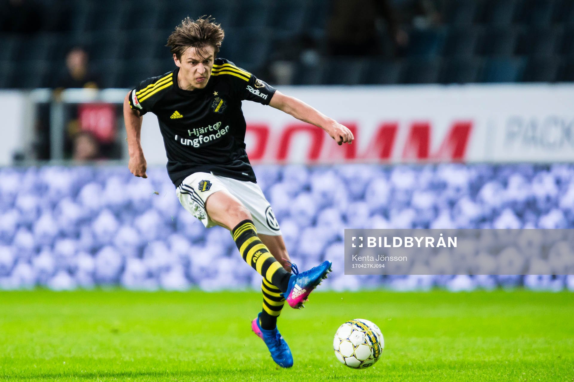 s Simon Thern i aktion