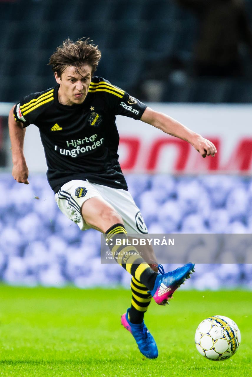 s Simon Thern i aktion