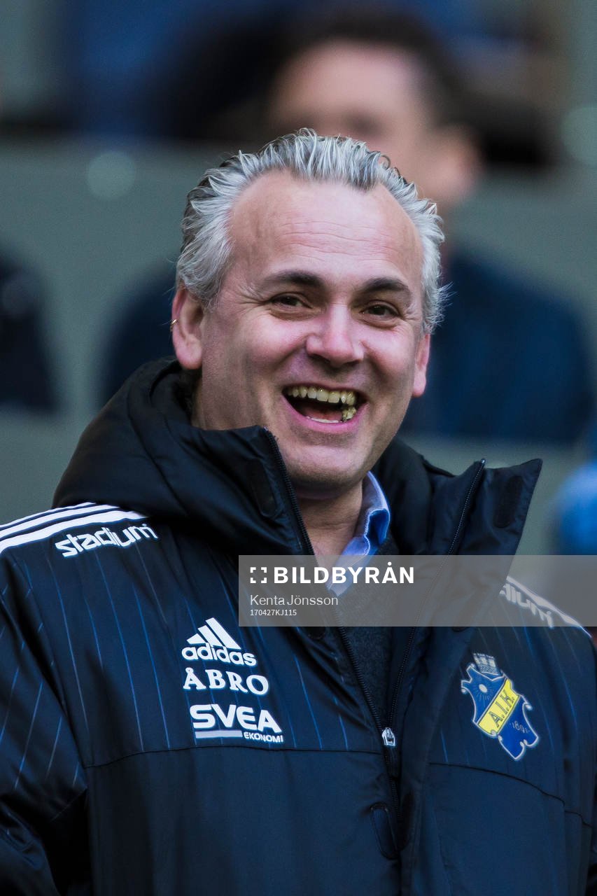 s fd vice ordförande Johan Segui innan fotbollsmatchen i