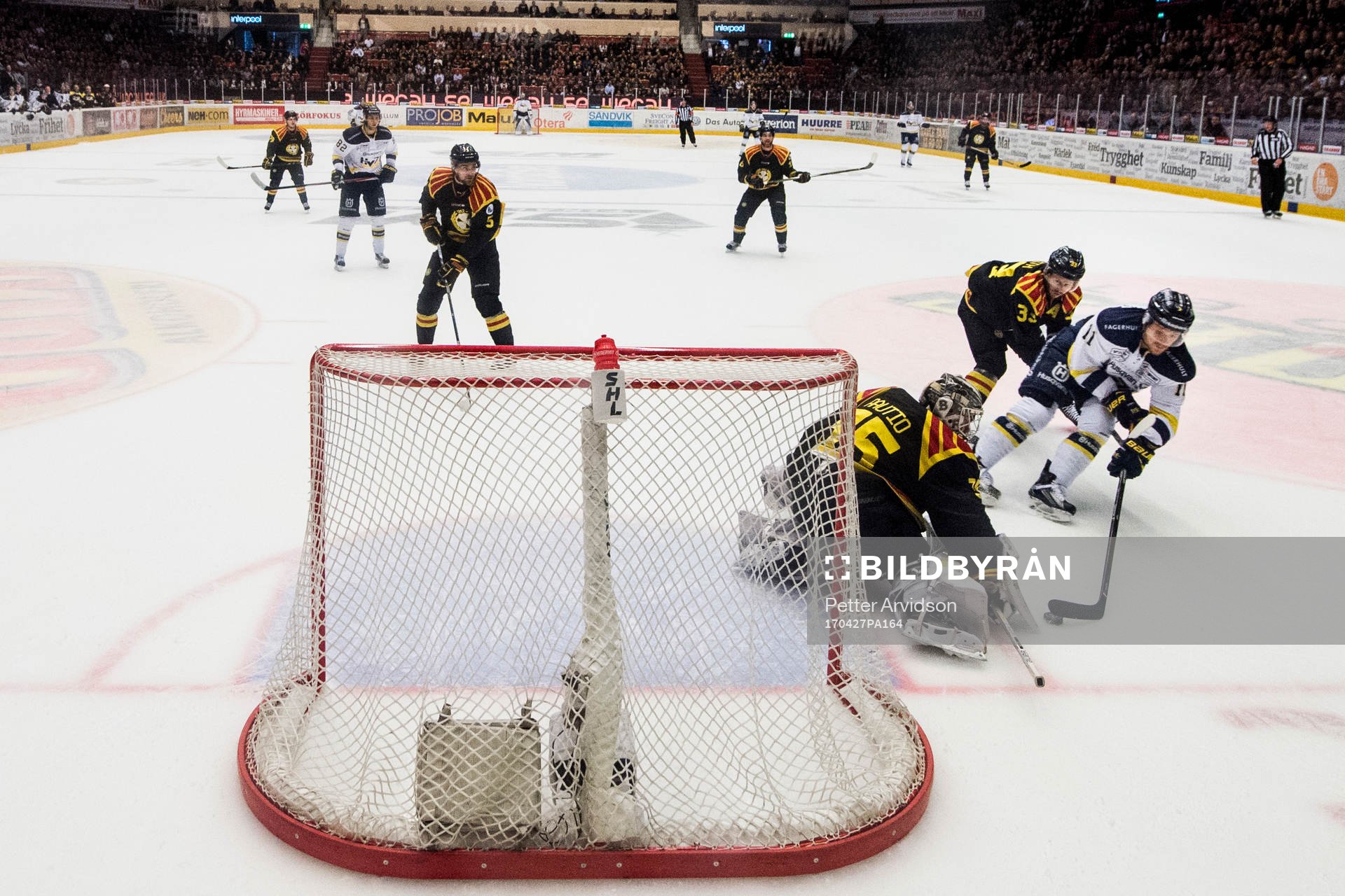 s Simon Önerud oroar mot Brynäs målvakt David Rautio och