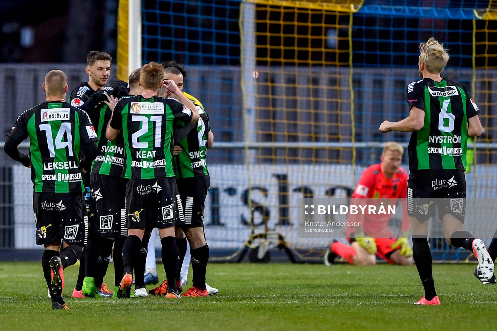 GAIS Dardan Rexhepi jublar med lagkamrater