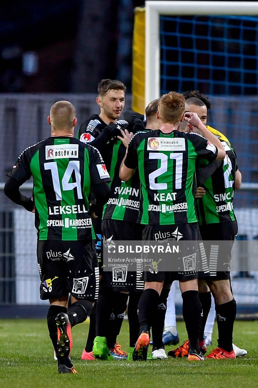 GAIS Dardan Rexhepi jublar med lagkamrater