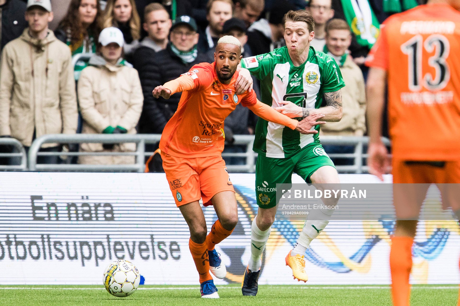 AFC Eskilstunas Ferid Ali i kamp om bollen med Hammarbys Birkir Már Saevarsson under fotbollsmatchen i Allsvenskan mellan Hammarby och AFC Eskilstuna den 29 april 2017 i Stockholm. 