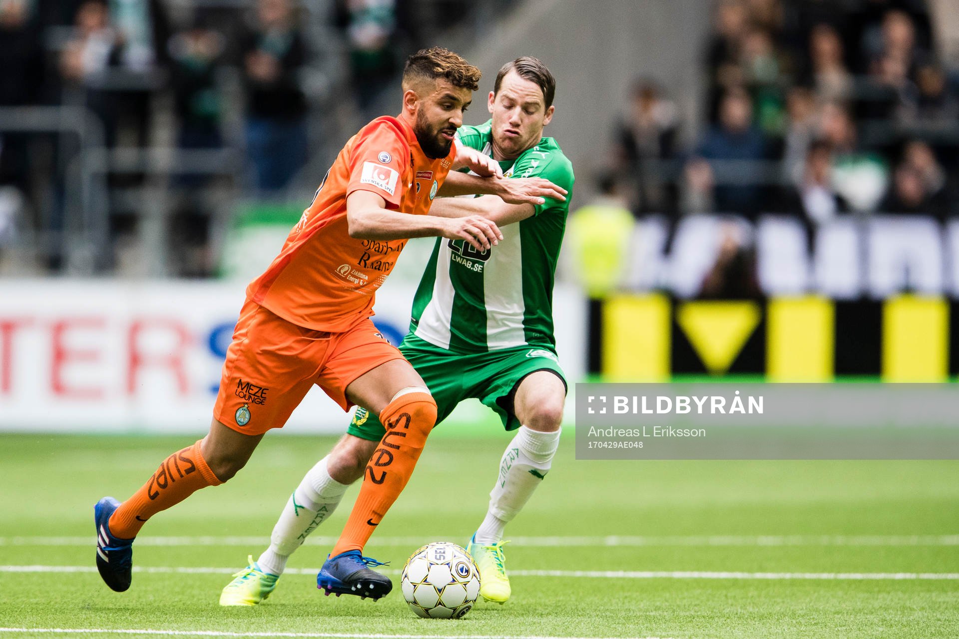 AFC Eskilstunas Omar Eddahri i kamp om bollen med Hammarbys Johan Persson under fotbollsmatchen i Allsvenskan mellan Hammarby och AFC Eskilstuna den 29 april 2017 i Stockholm.