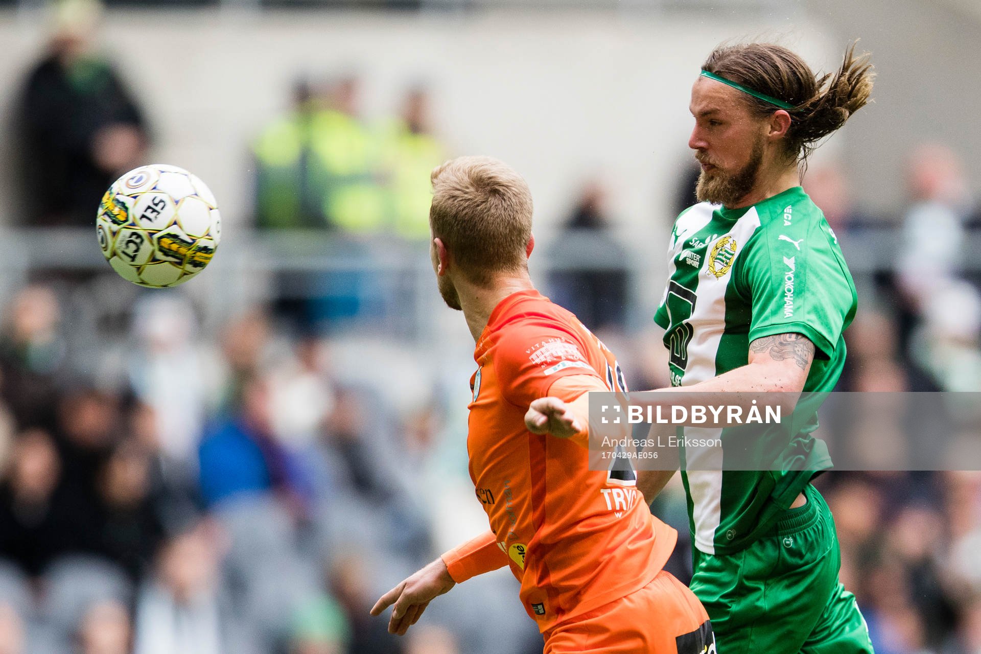 AFC Eskilstunas Alexander Michel i en nickduell med