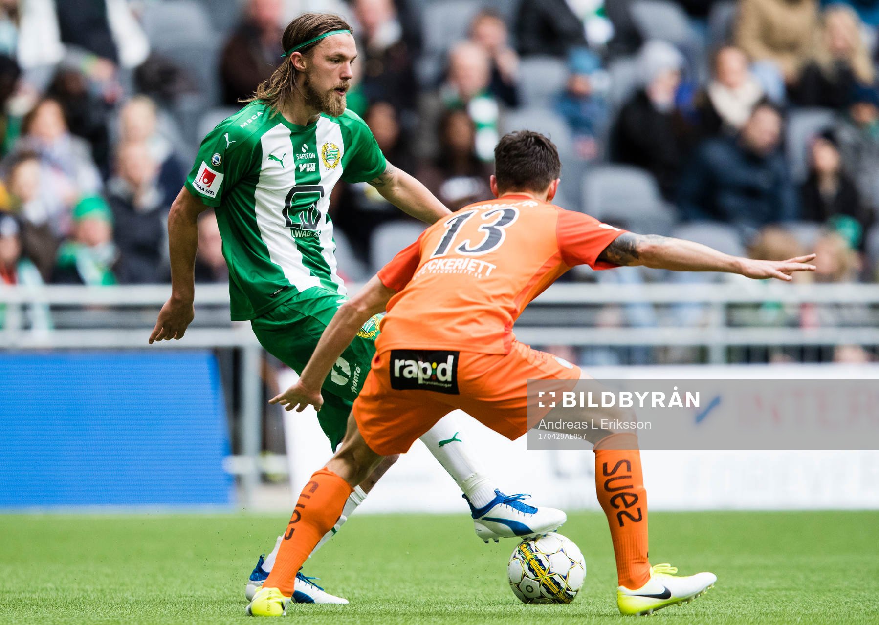 Hammarbys Björn Paulsen och AFC Eskilstunas Thomas Piermayr