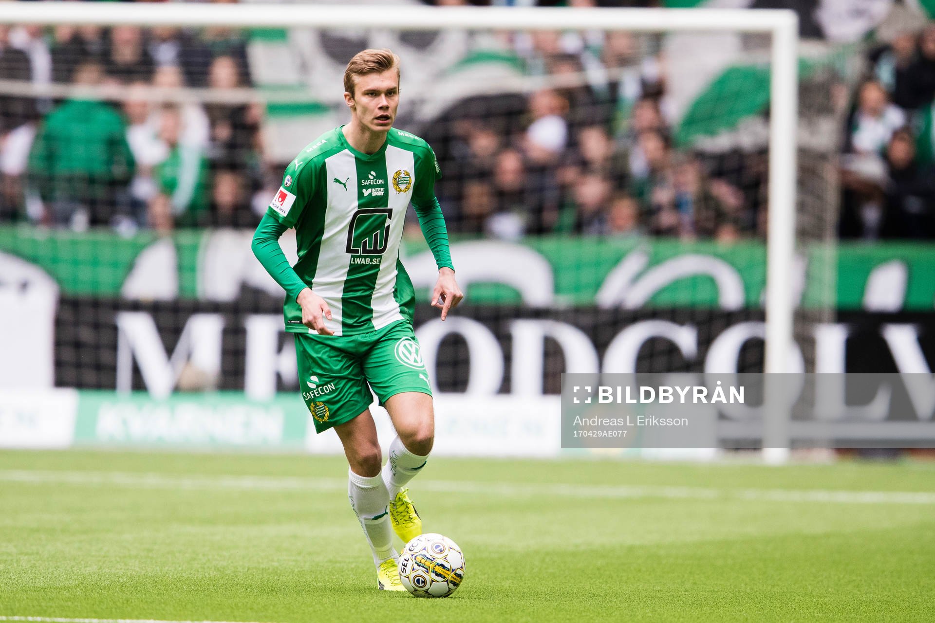 Hammarbys Marcus Degerlund med bollen