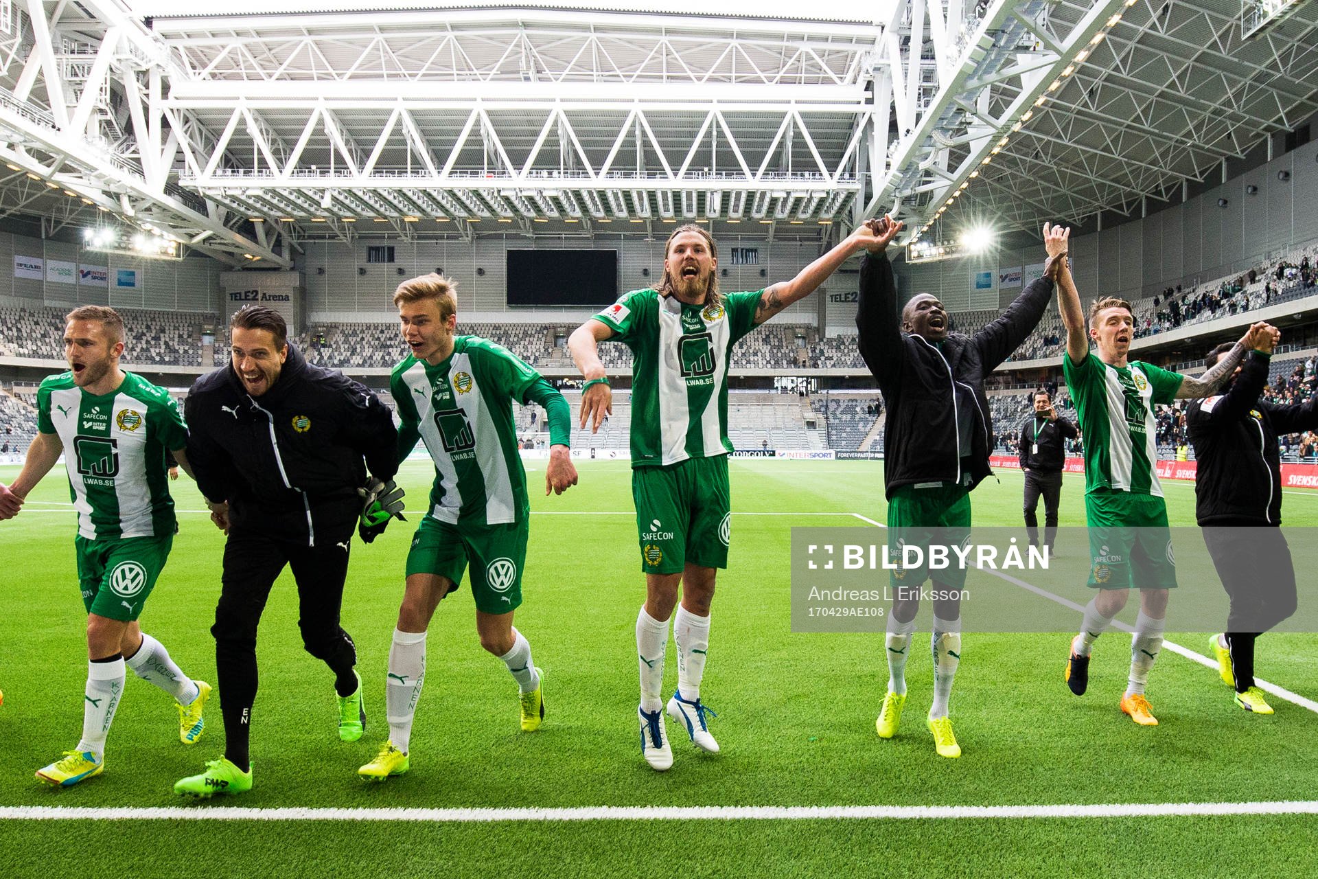 Hammarbys Mats Solheim, målvakt Tim Markström, Marcus Degerlund, Björn Paulsen, Pa Amat Dibba och Birkir Már Saevarsson jublar efter fotbollsmatchen i Allsvenskan mellan Hammarby och AFC Eskilstuna den 29 april 2017 i Stockholm.