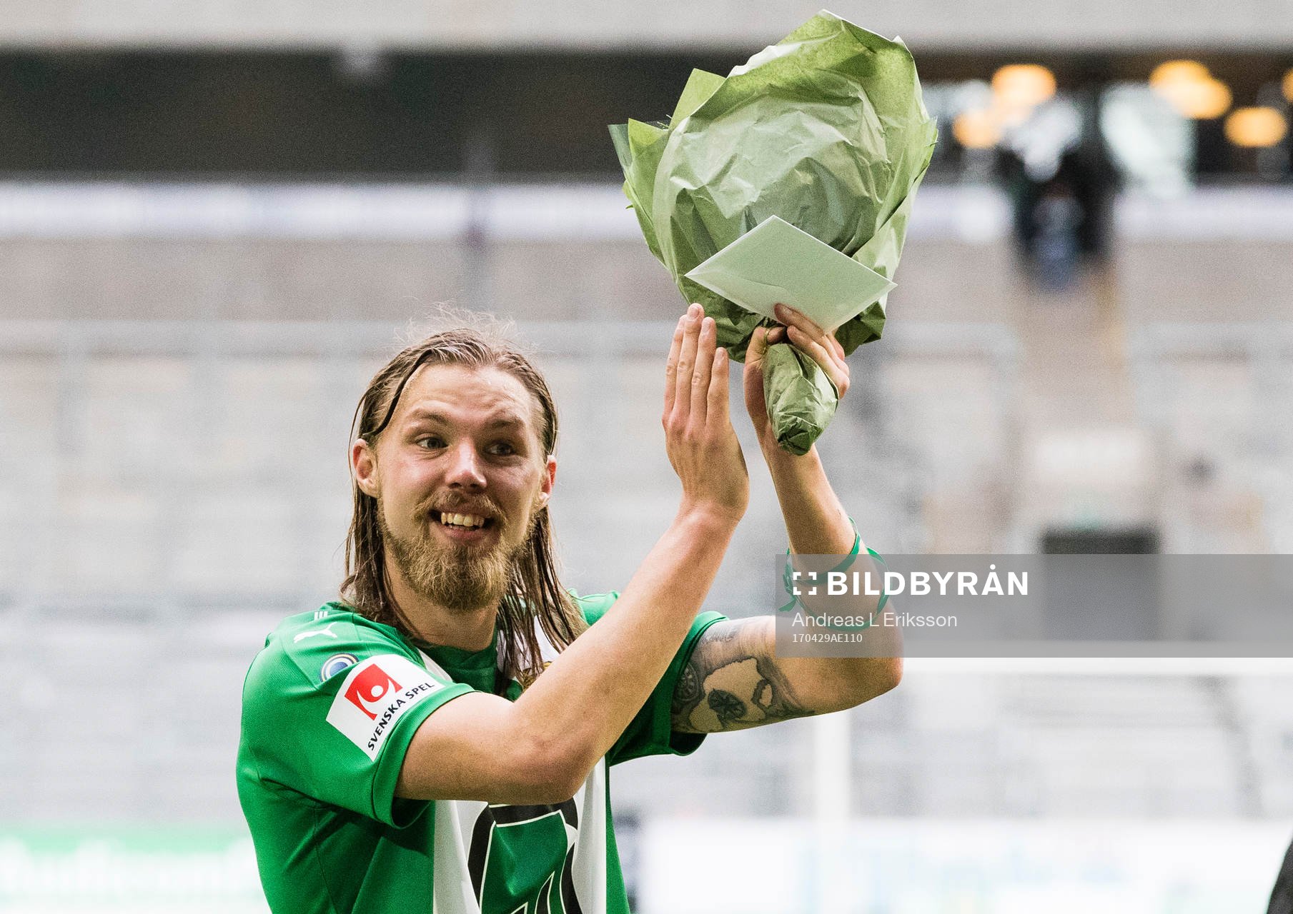 Hammarbys Björn Paulsen tackar publiken