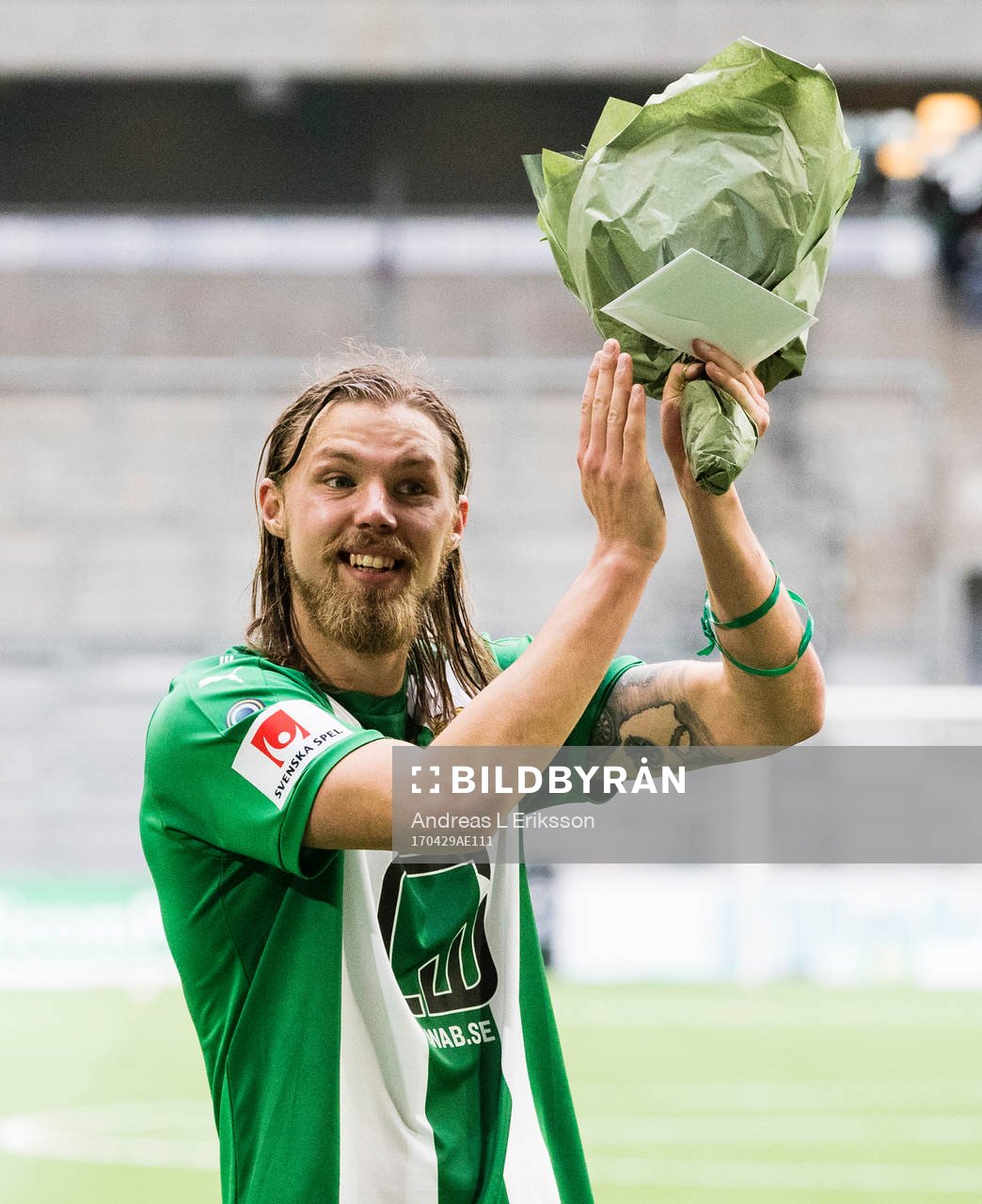 Hammarbys Björn Paulsen tackar publiken