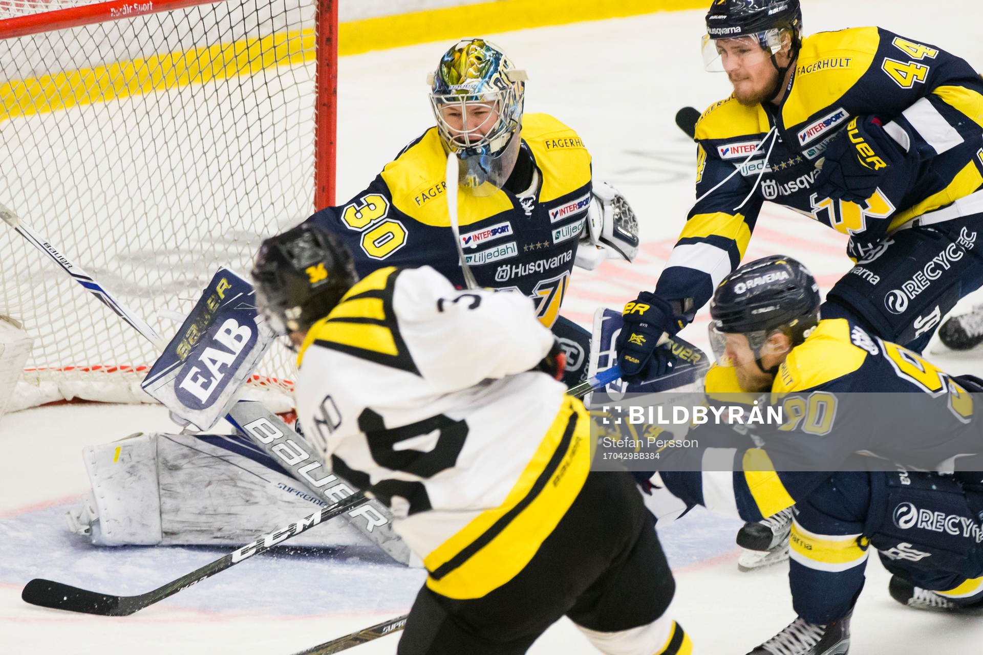 s målvakt Linus Söderström räddar mot Brynäs Linus
