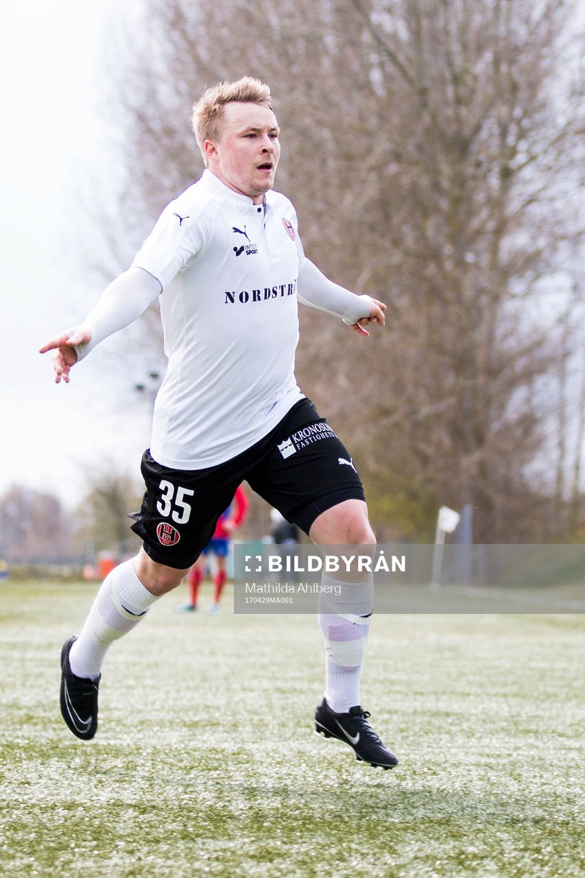 Hittarps Nicklas Nielsen jublar