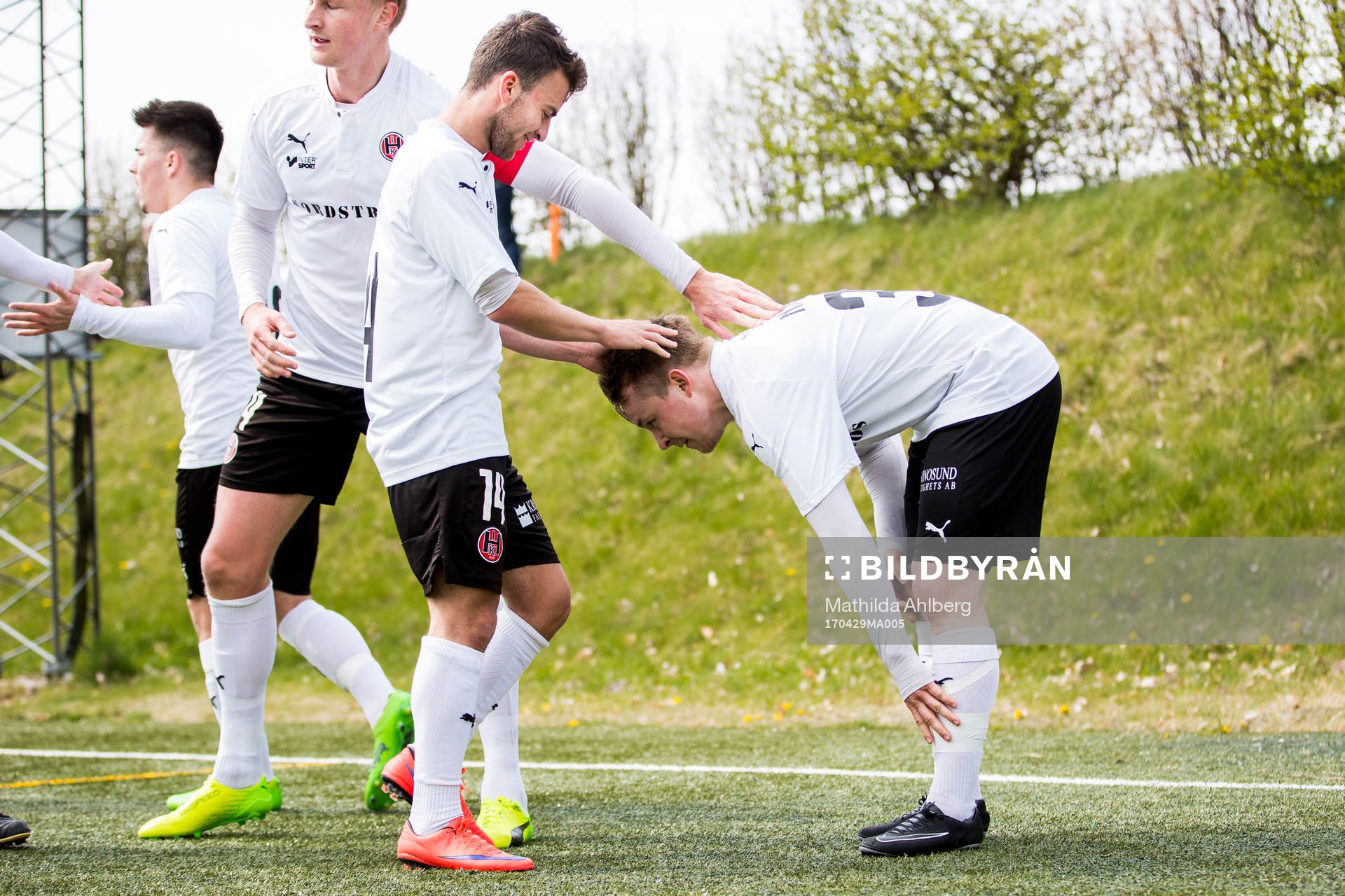 Hittarps Omar Hamid jublar med Nicklas Nielsen