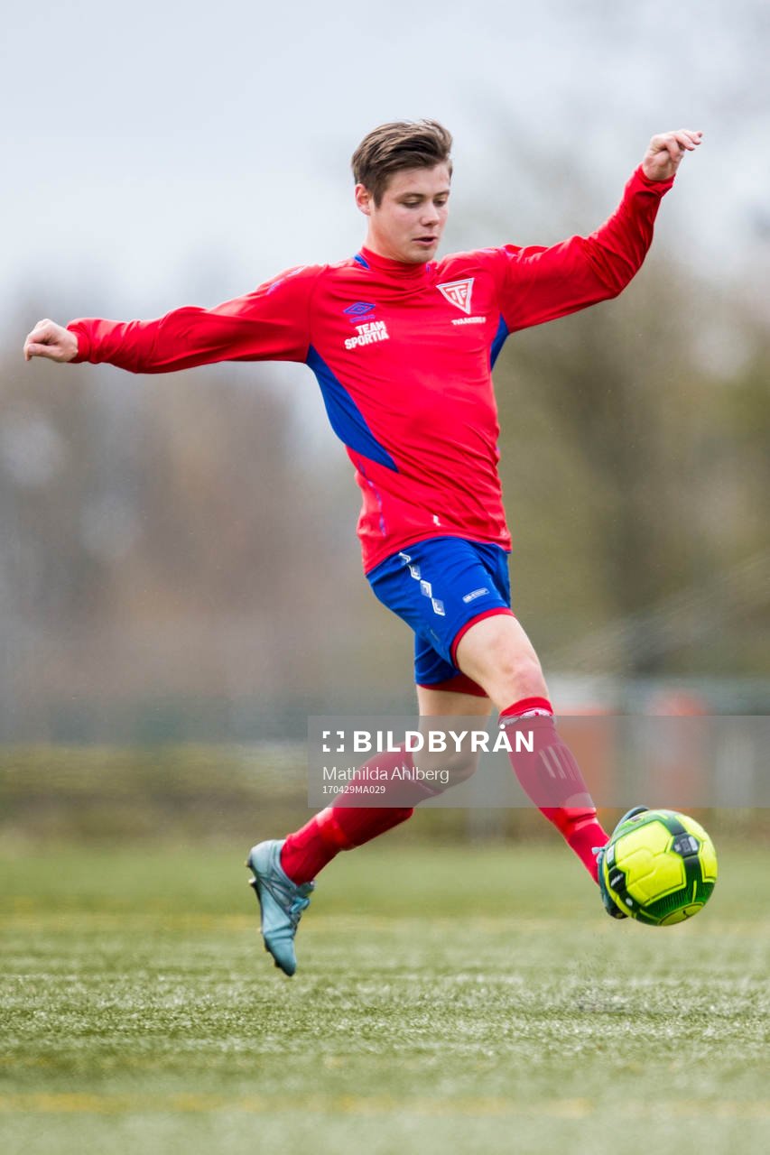 Tvååkers Erik Ferman under fotbollsmatchen i Division 2 Västra Götaland mellan Hittarp och Tvååker den 29 april 2017 i Helsingborg.