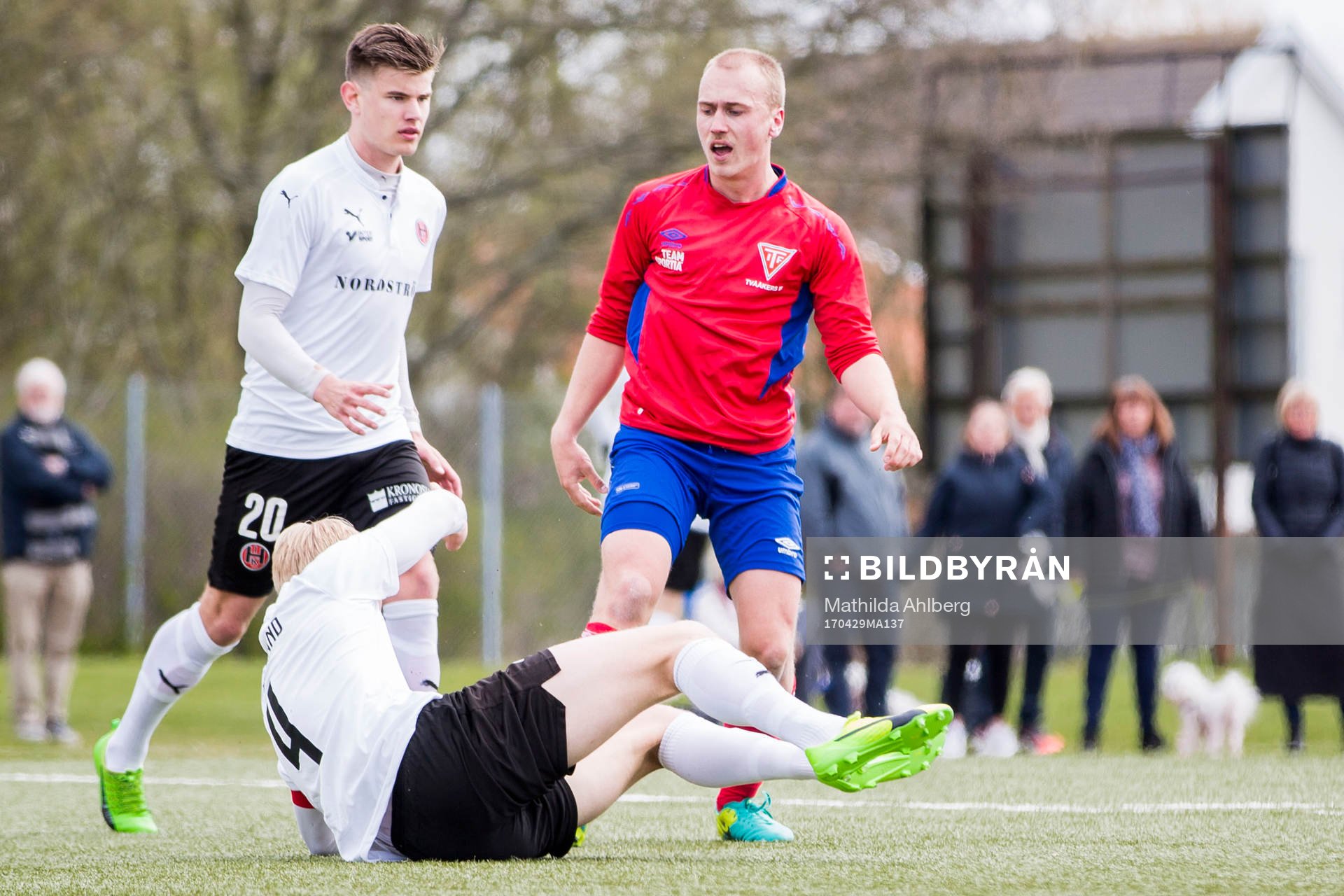 Hittarps Max Anderberg (v) och Viktor Wihlstrand (på