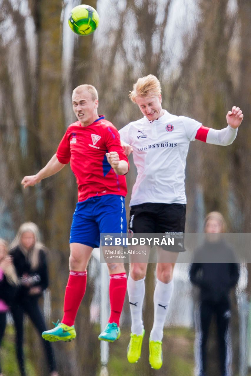 Tvååkers Jakob Adolfsson och Hittarps Viktor Wihlstrand i