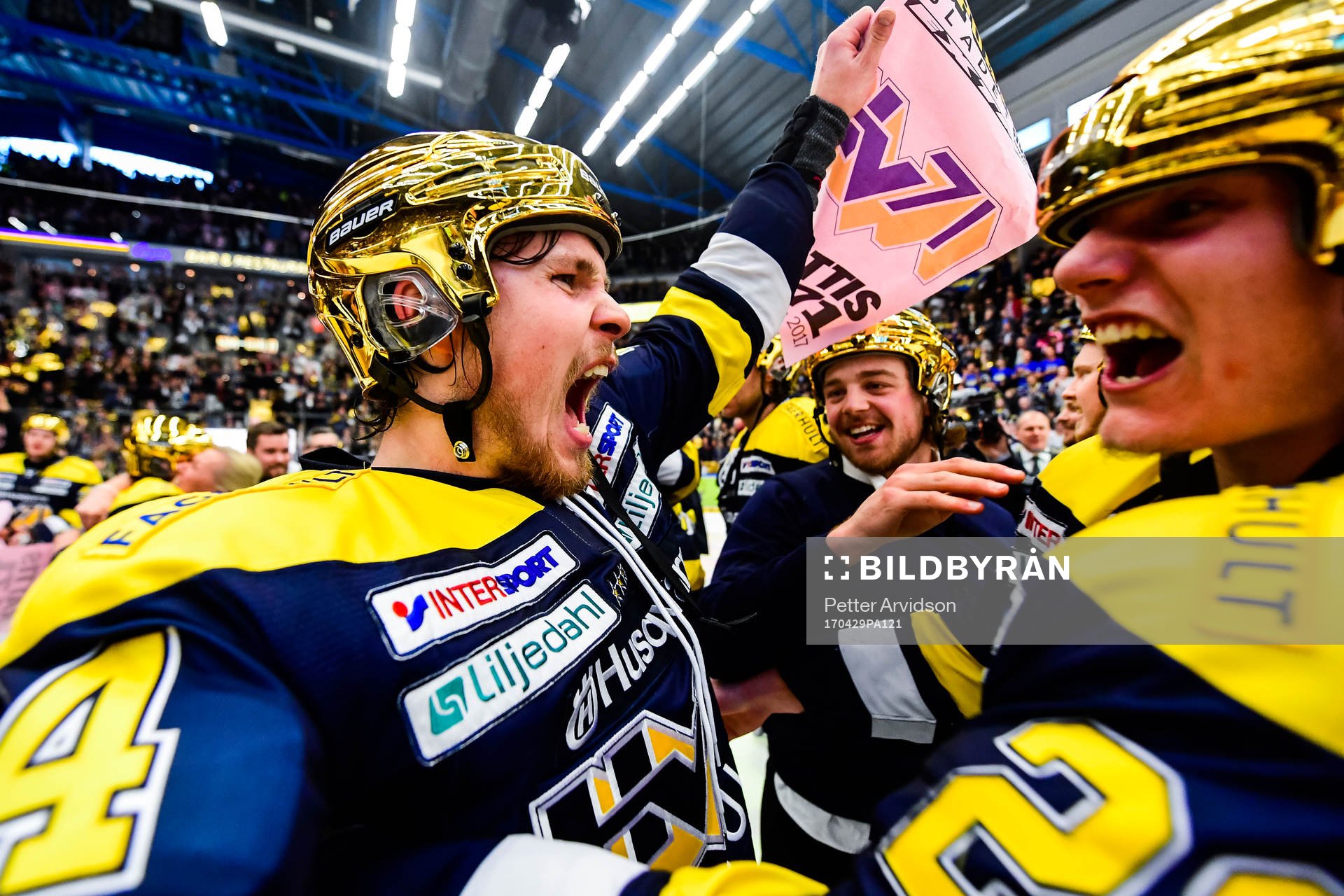 s Mikko Lehtonen jublar