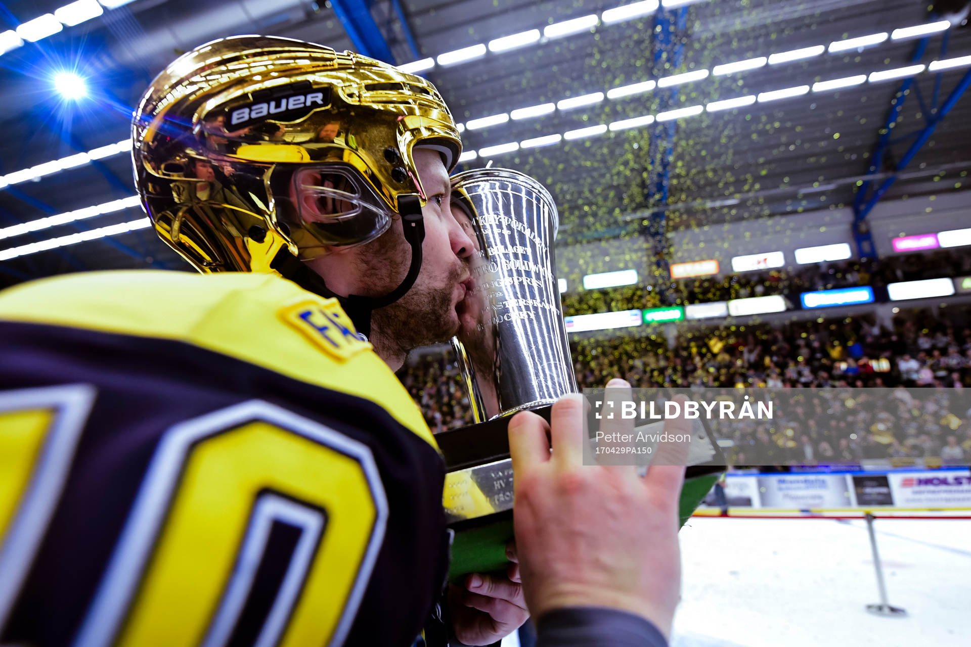 s  Pär Arlbrandt   jublar med pokalen